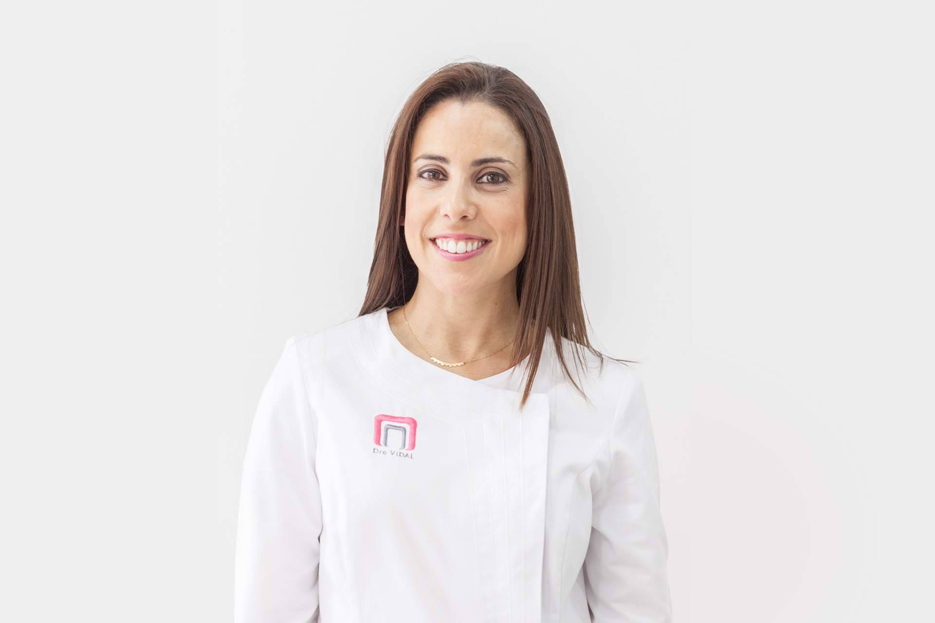 Ya está disponible Mímame la boca para el cuidado de la salud bucodental desde los 0 a los 18 años, el libro de la especialista en estética dental Paula Vidal