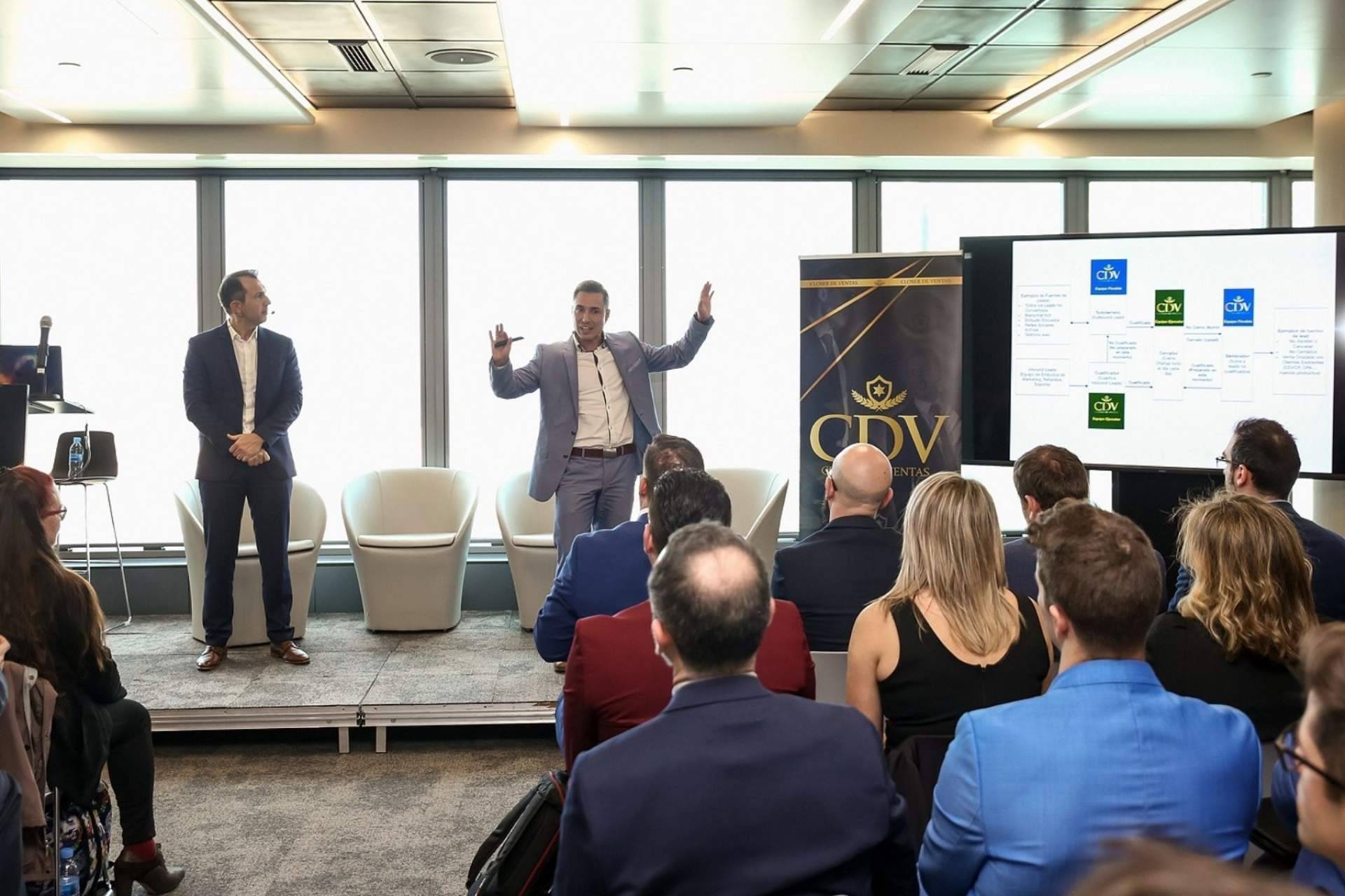 Convertirse en closer de ventas de la mano de los expertos Alfonso y Christian, fundadores de la escuela de preparación A&C