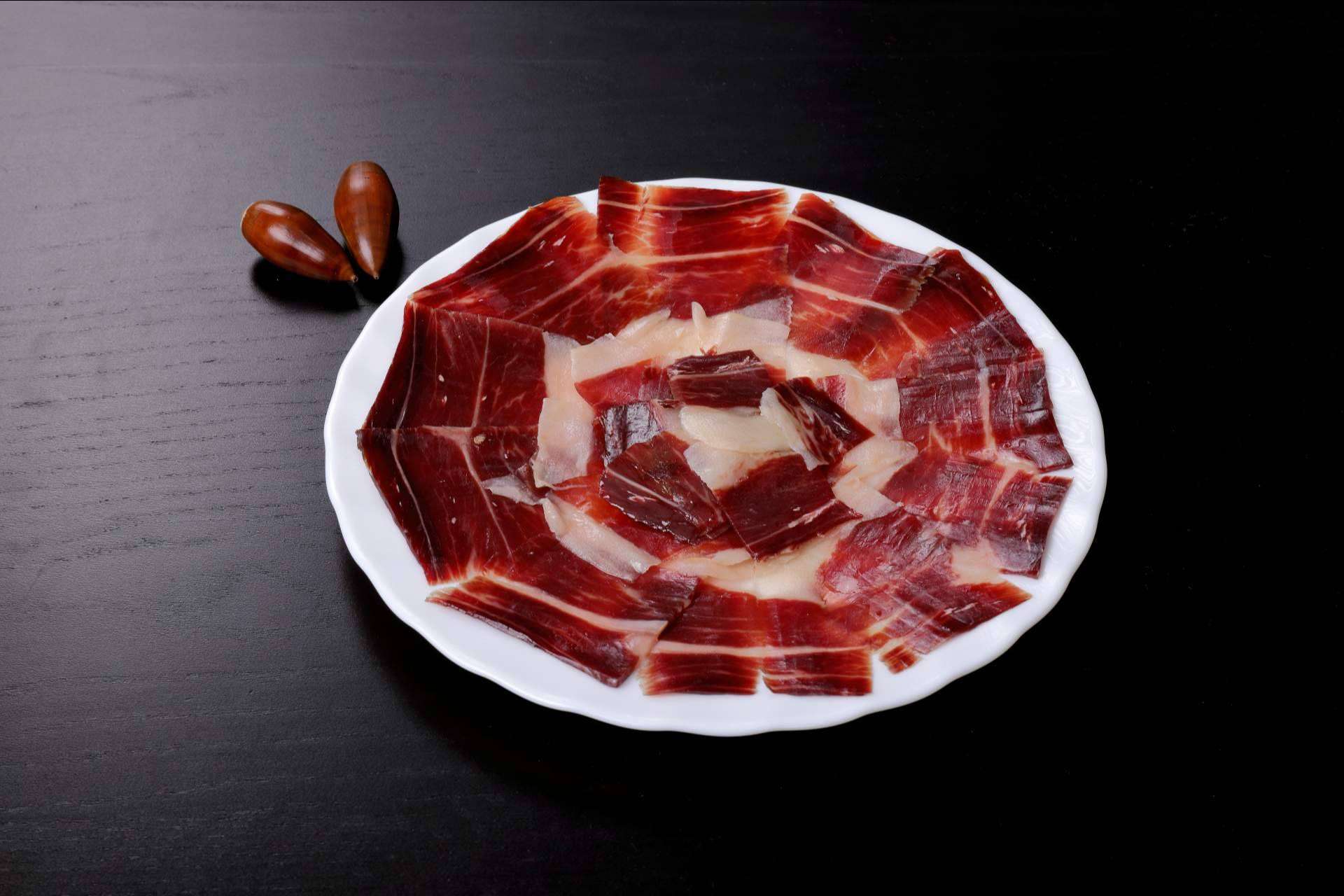 El jamón de bellota 100% ibérico de Mundo Ibéricos a Domicilio aporta una gran cantidad de beneficios para la salud
