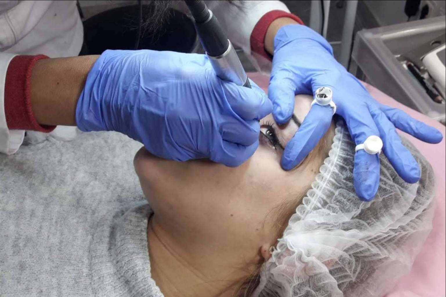 Curso de micropigmentación y microblading con Virginia Gómez