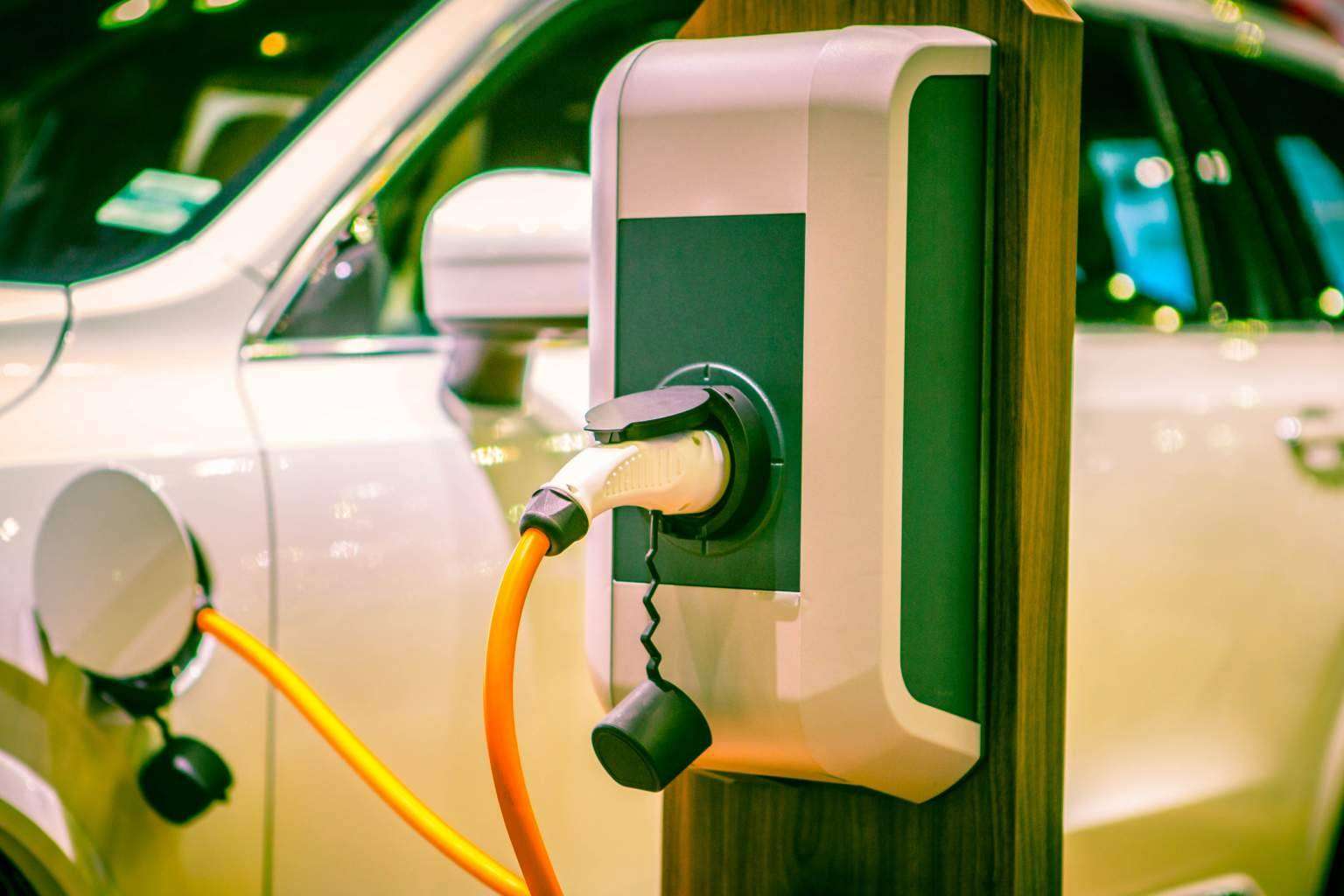 Enchufamos Tu Coche ofrece un servicio de puntos de recarga para vehículos eléctricos en viviendas unifamiliares