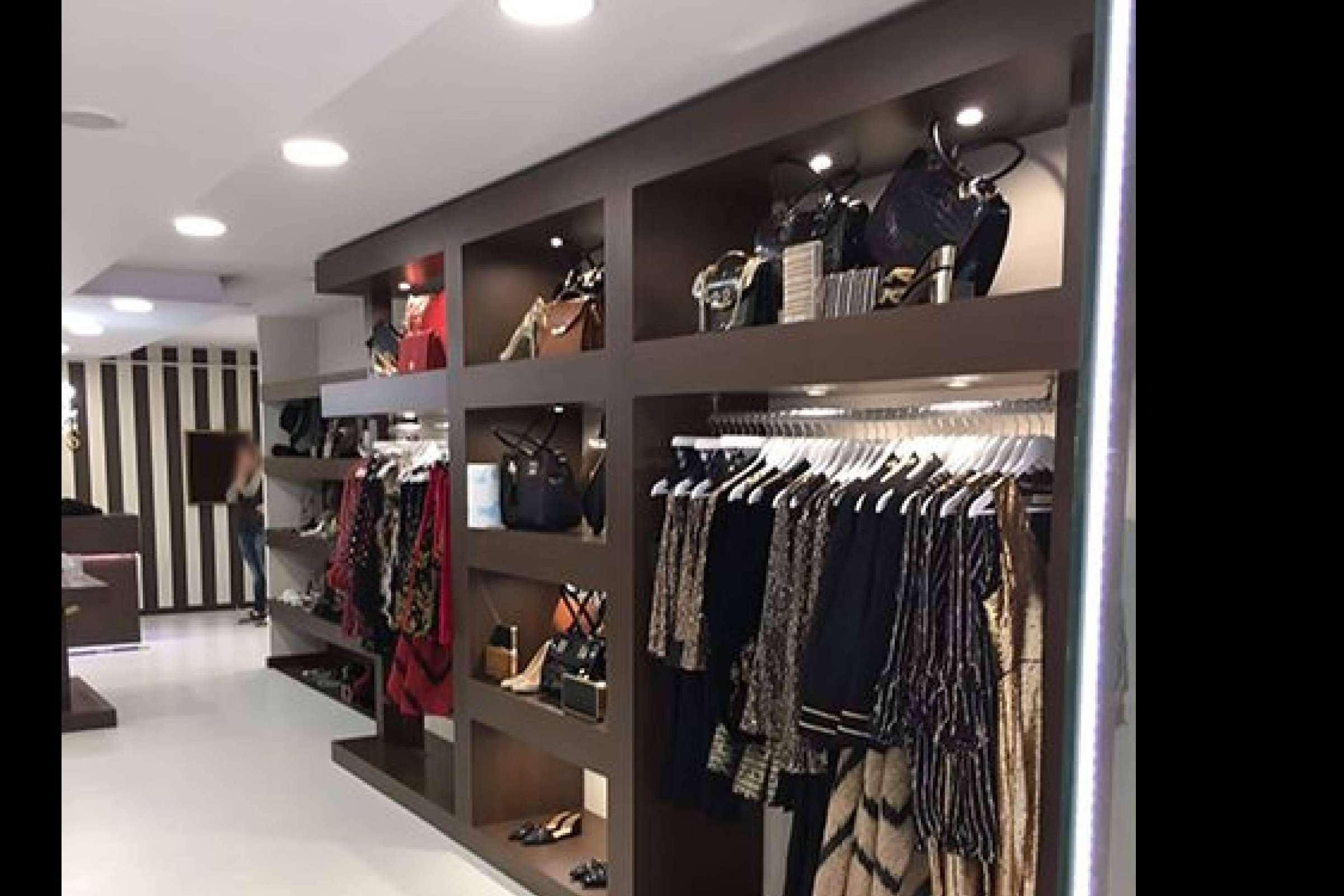 Poltini fabrica mobiliario a medida para hoteles, restaurantes y residencias