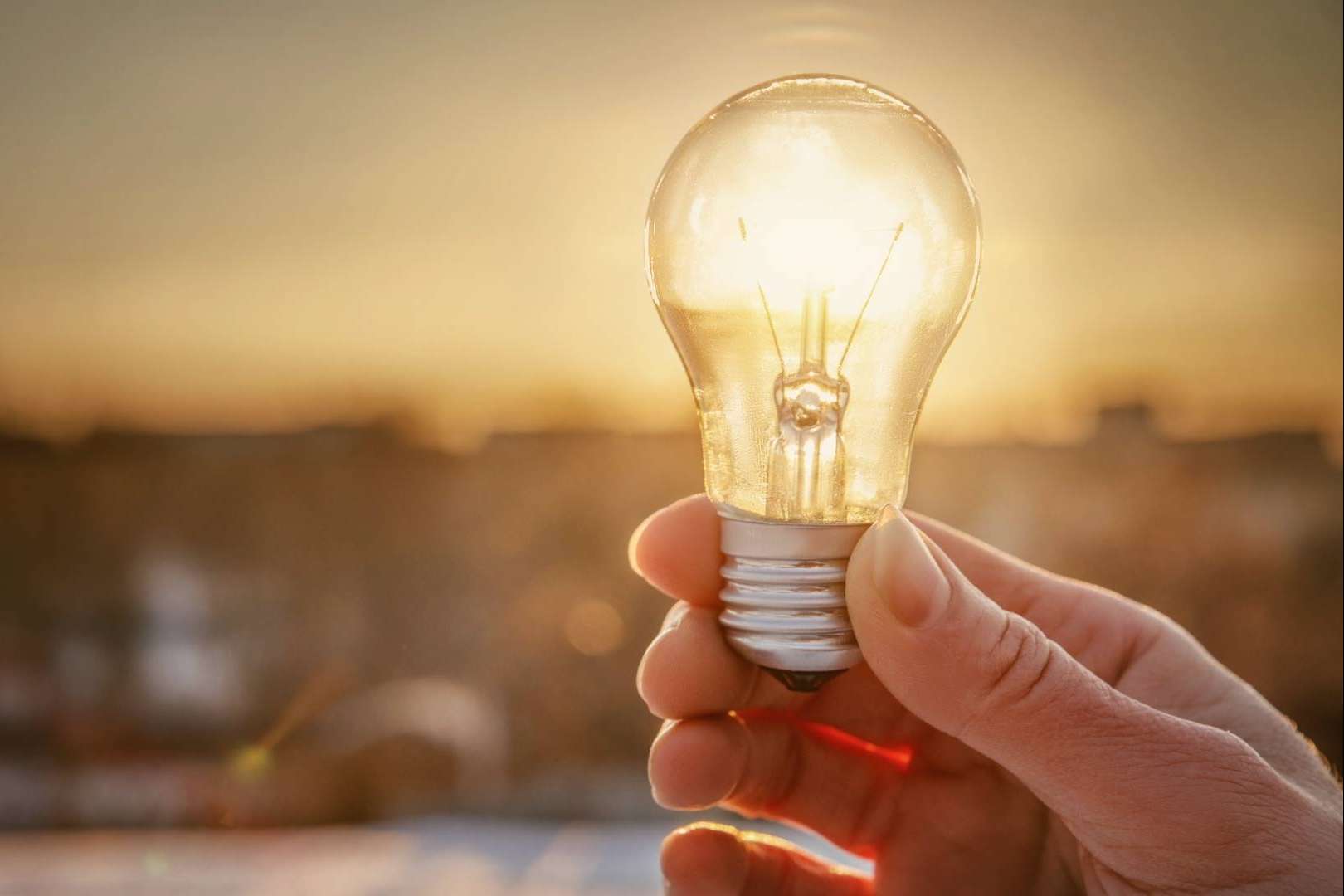 ¿Cómo ahorrar en la factura de la luz? Solvenup
