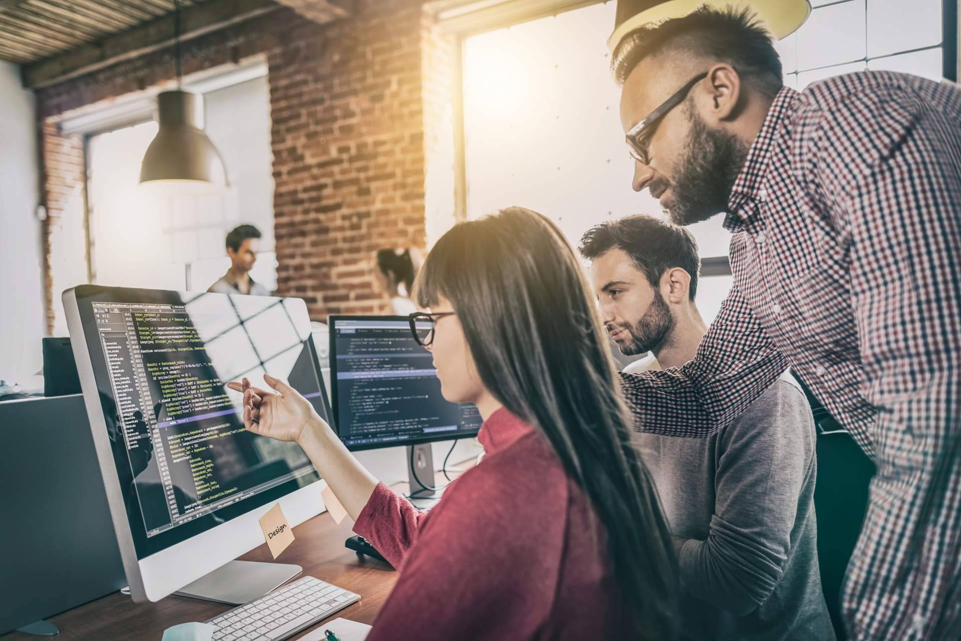 Signum Comunicación ofrece servicios de posicionamiento SEO y diseño gráfico mediante un diseñador de páginas web