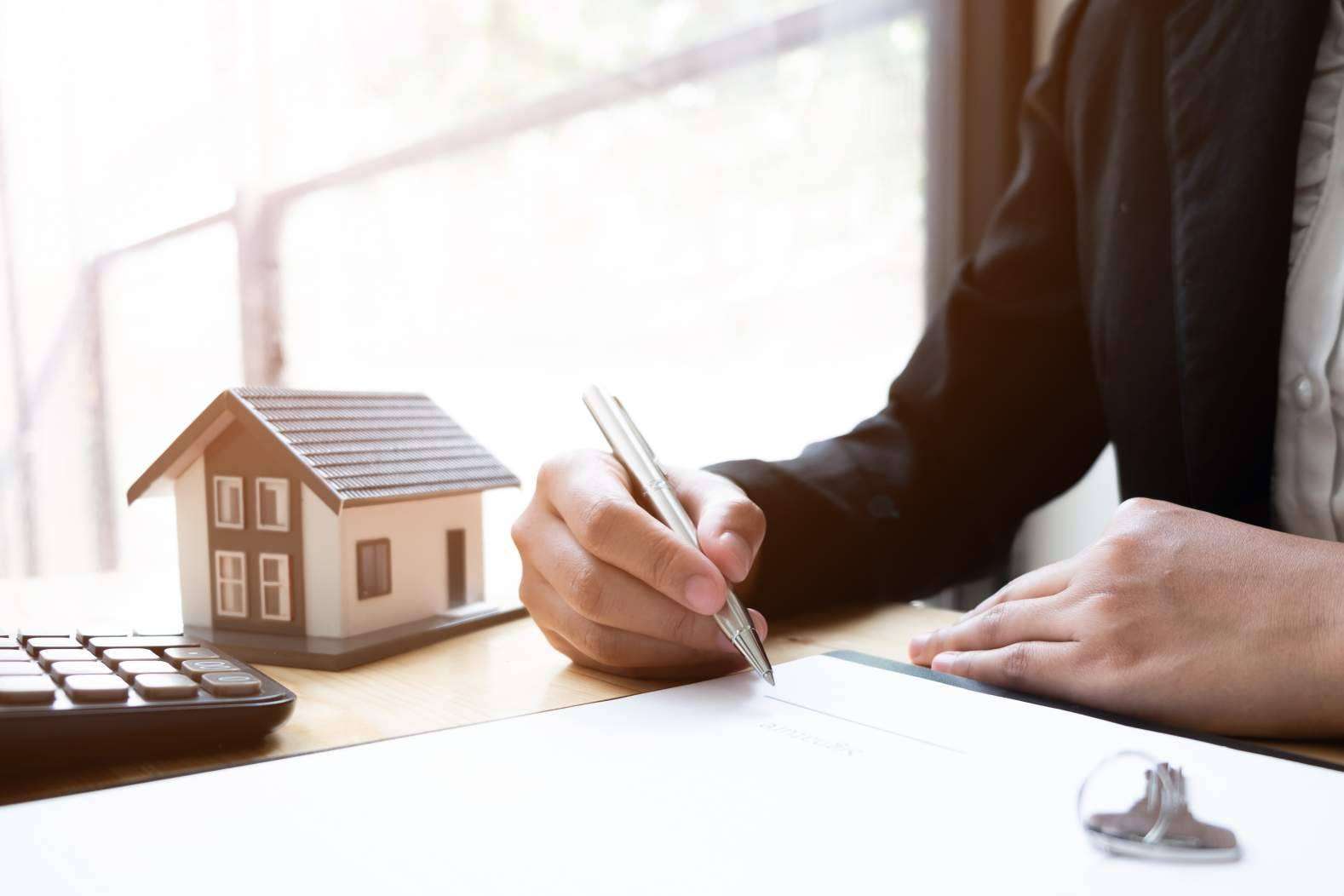 El asesoramiento que ofrece Hipotecas Plus para que se obtenga la hipoteca que se precise y se compre la parte de la vivienda del ex