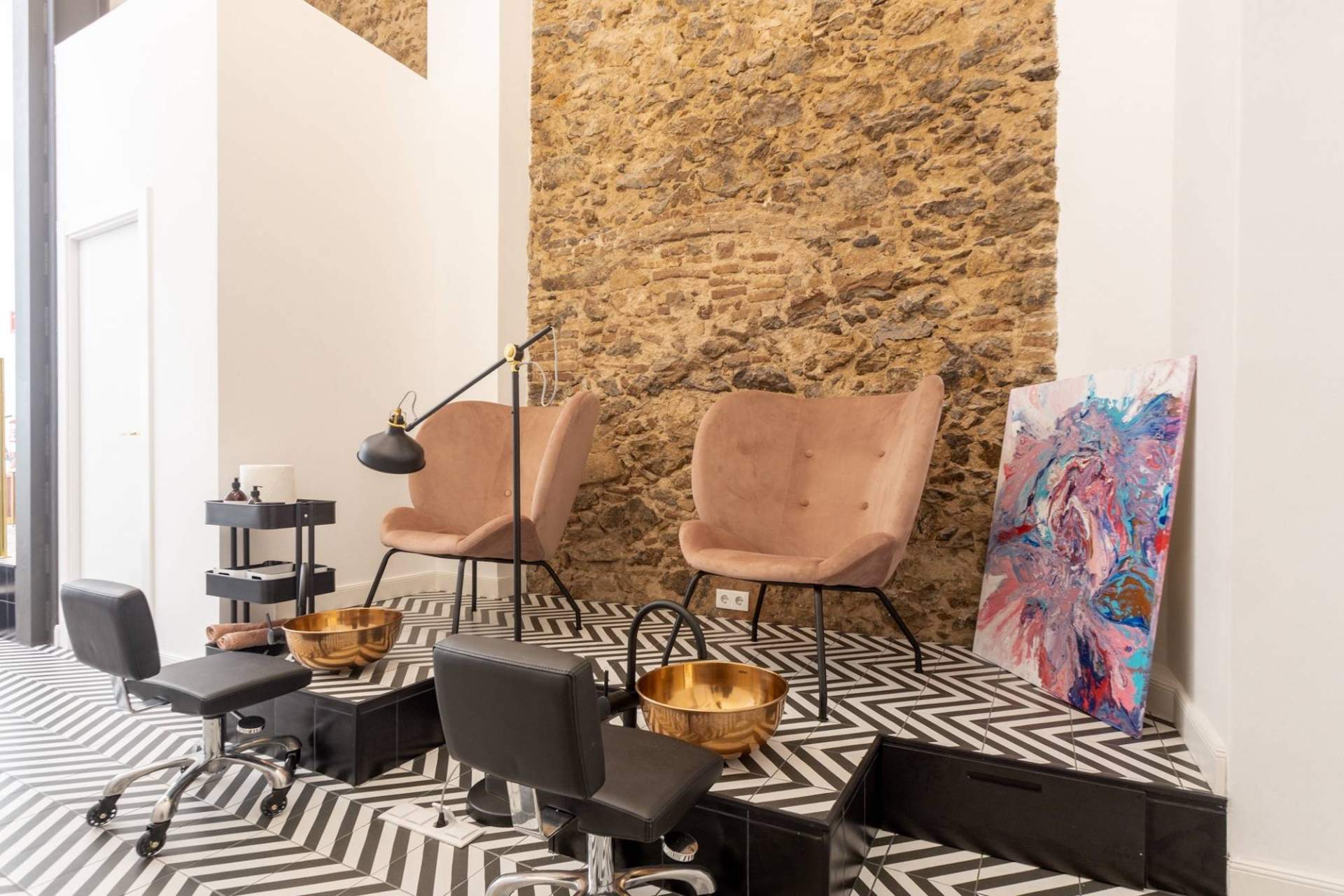 LuxNail&Beauty permite hacer reservas online con antelación en su página web