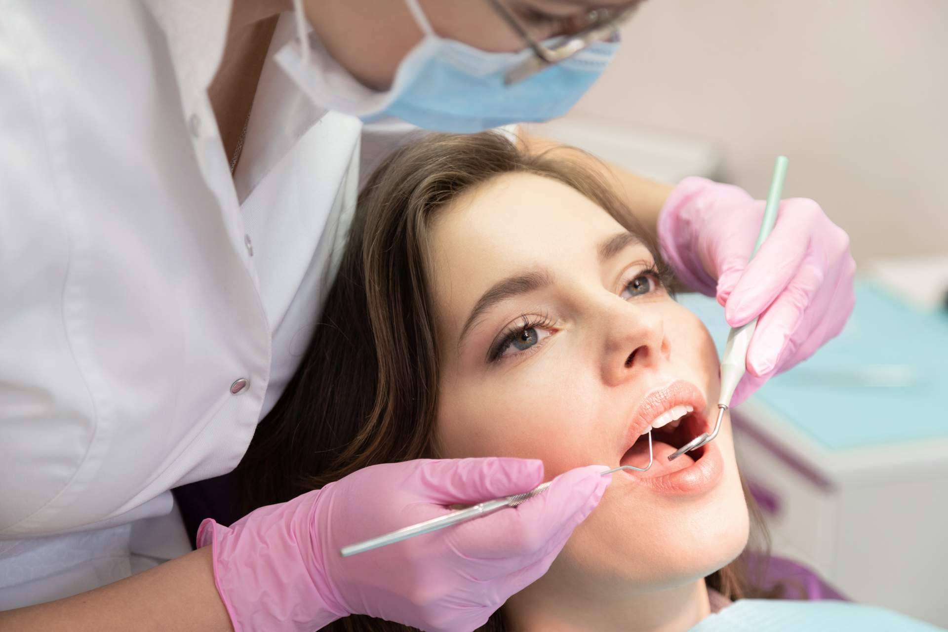 Tecnología y profesionalidad en odontología estética en Sevilla con Clínicas Dental Bell