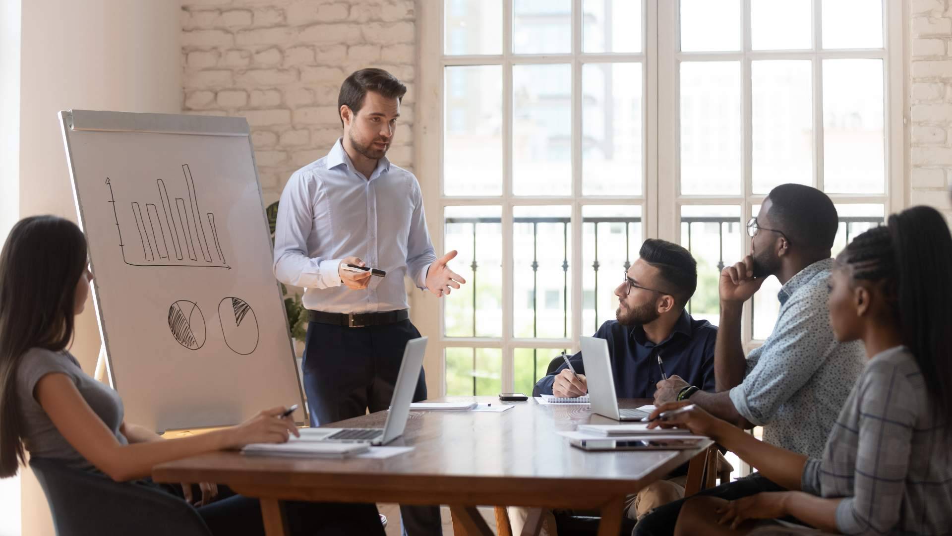 Las empresas pueden obtener mejoras gracias al mentor de ventas Javier Ramos