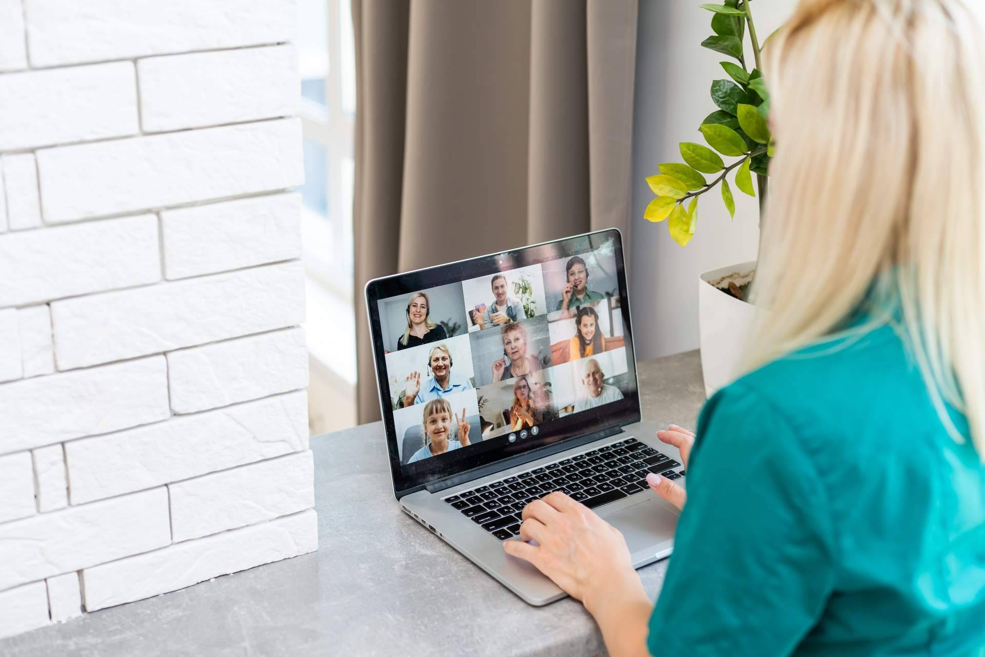 Las diferencias entre una junta de vecinos online o presencial, por Communitas
