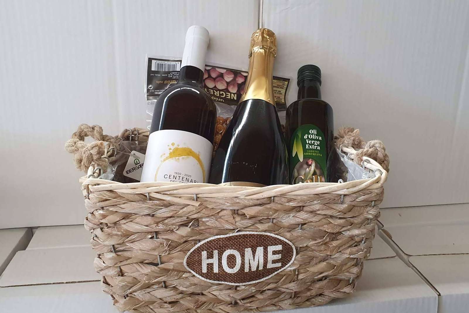 Los lotes personalizables de Navidad están disponibles en la Agrícola de Llorenç