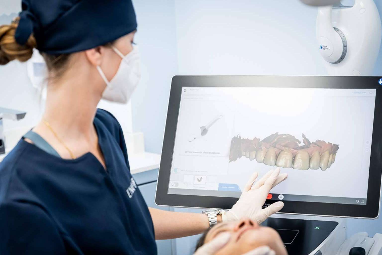 Clínica Eniq, un centro de estética dental que destaca por su gran equipo profesional y su aparatología de última generación