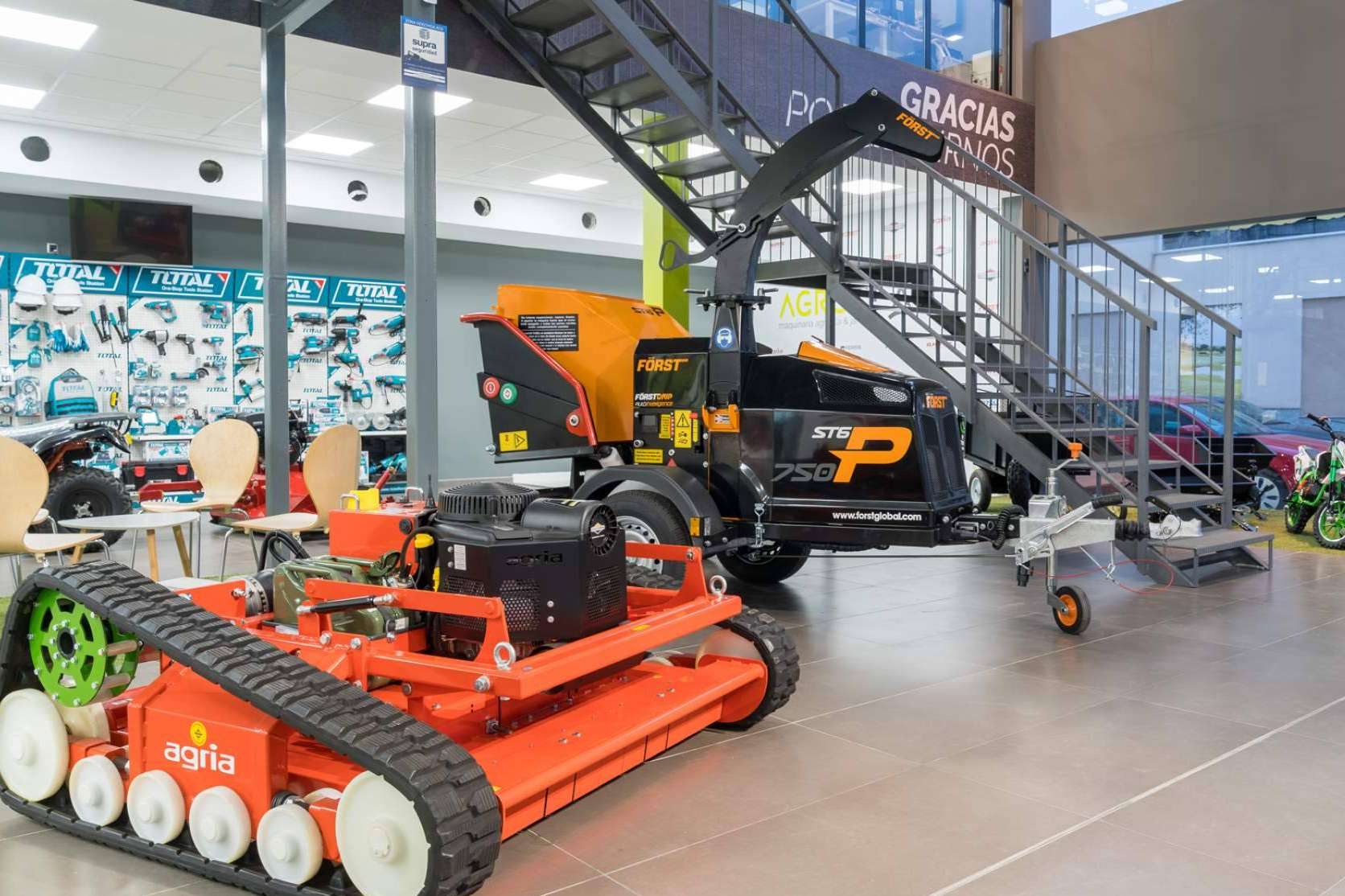 Agroclan expone las ventajas de alquilar maquinaria agrícola y de jardinería