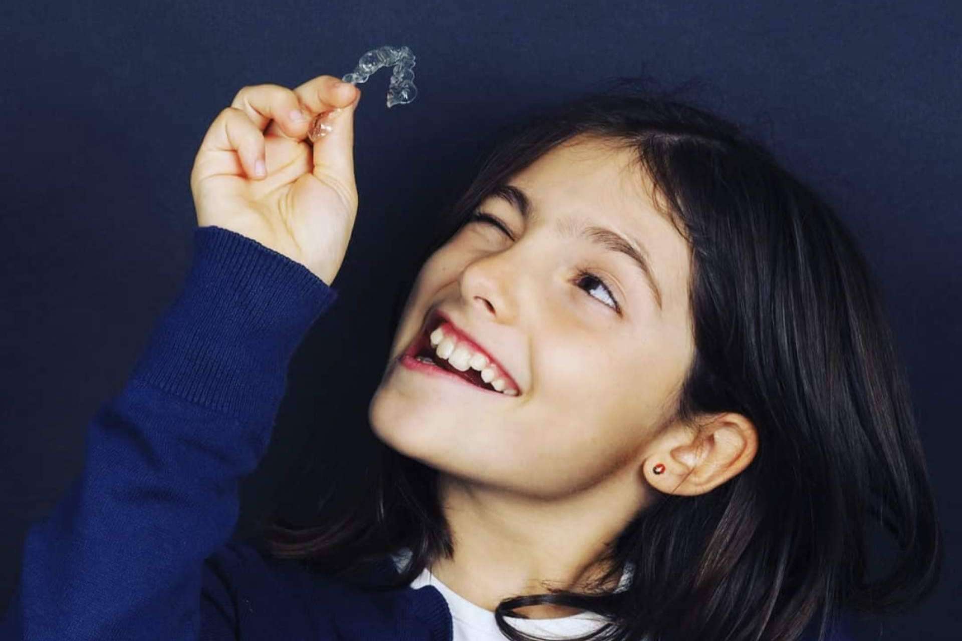 La Clínica Dra. Mariana Sacoto Navia ofrece el tratamiento con Invisalign® para cuidar la sonrisa desde niñ@s