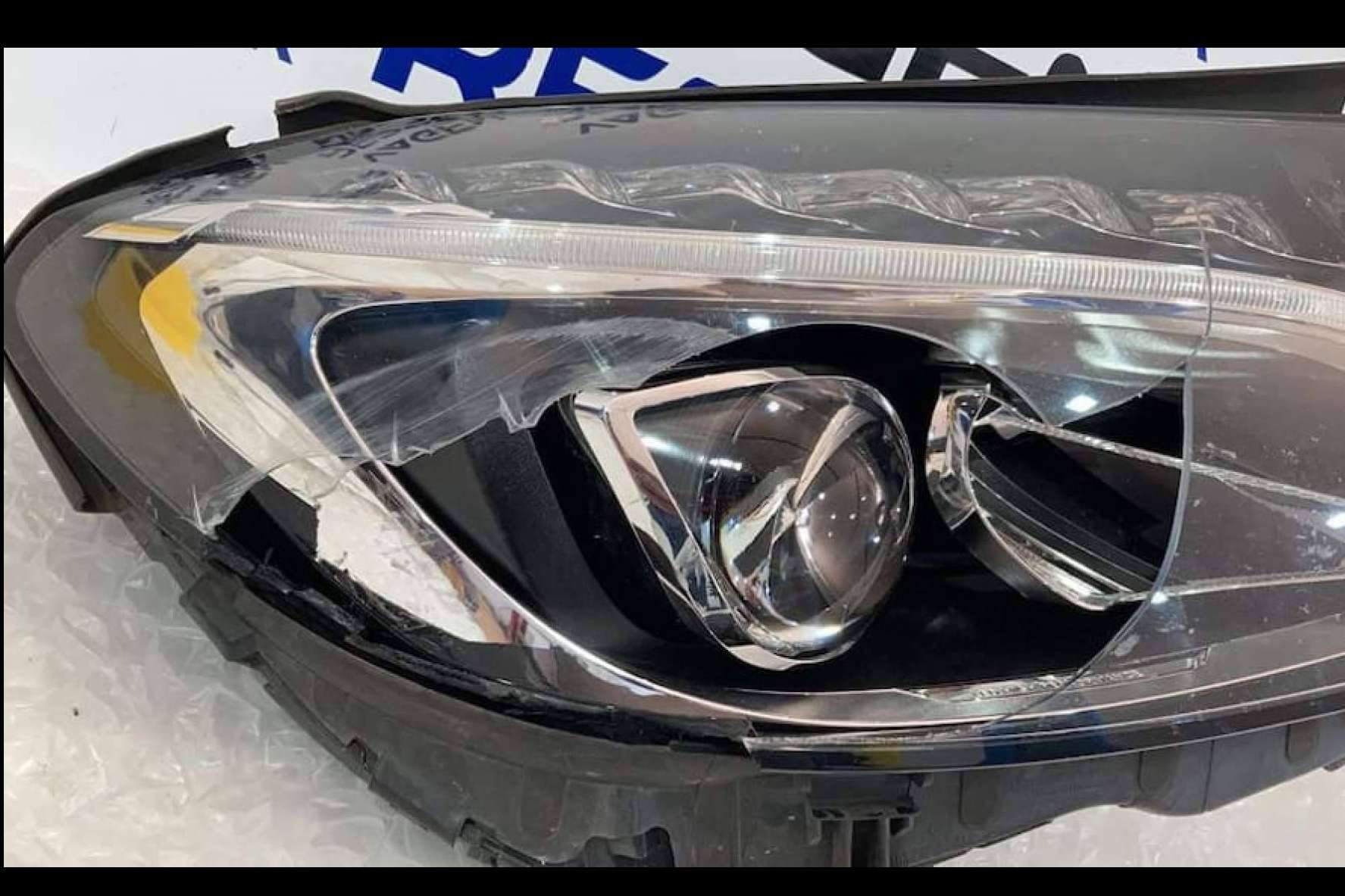 Vagen Repair es una empresa dedicada a la restauración de faros de coche