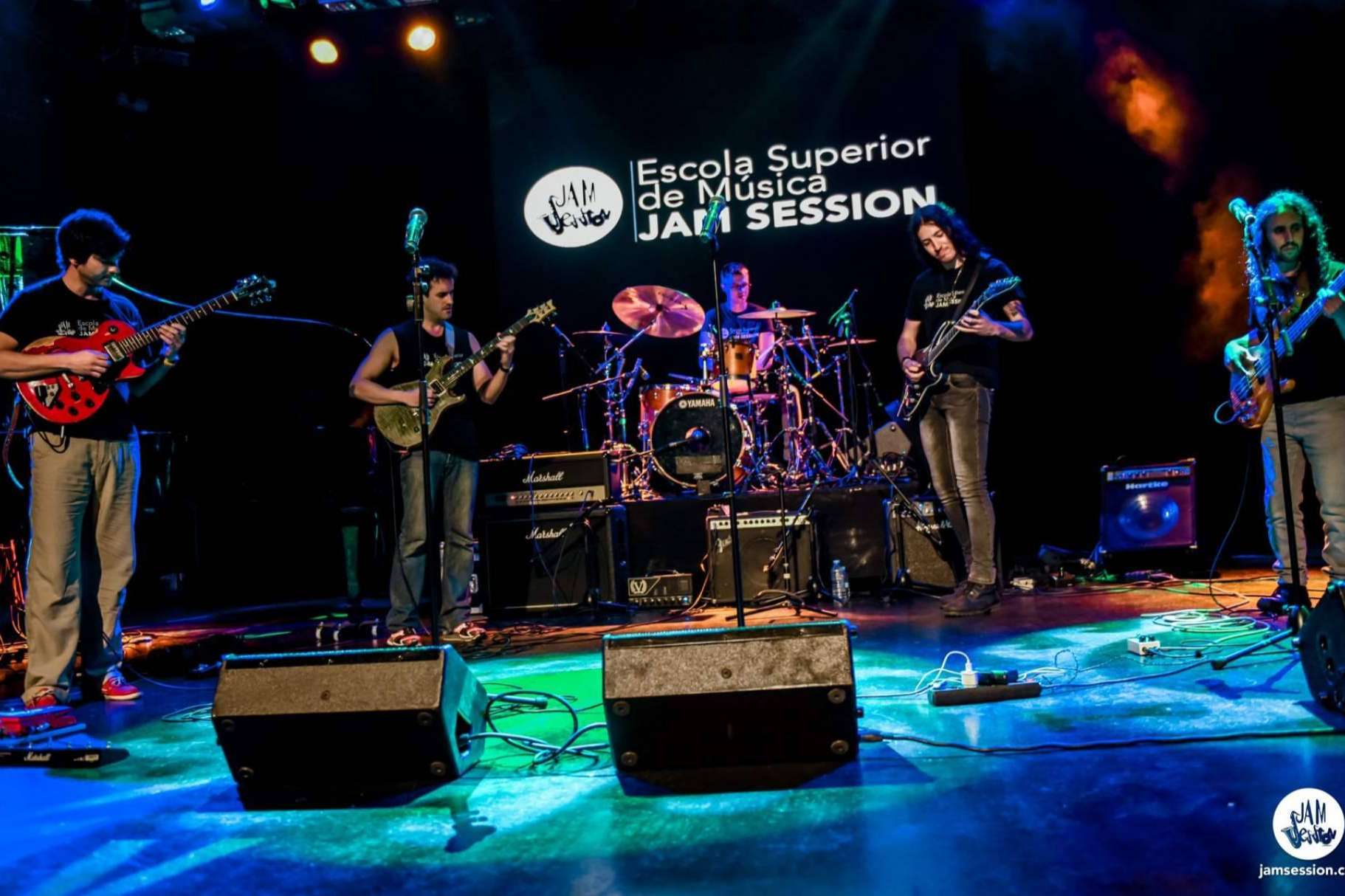Las personas de todo el territorio nacional que desean obtener el primer título superior oficial en músicas actuales que ofrece la Escuela Superior de Música Jam Session viajan a Barcelona