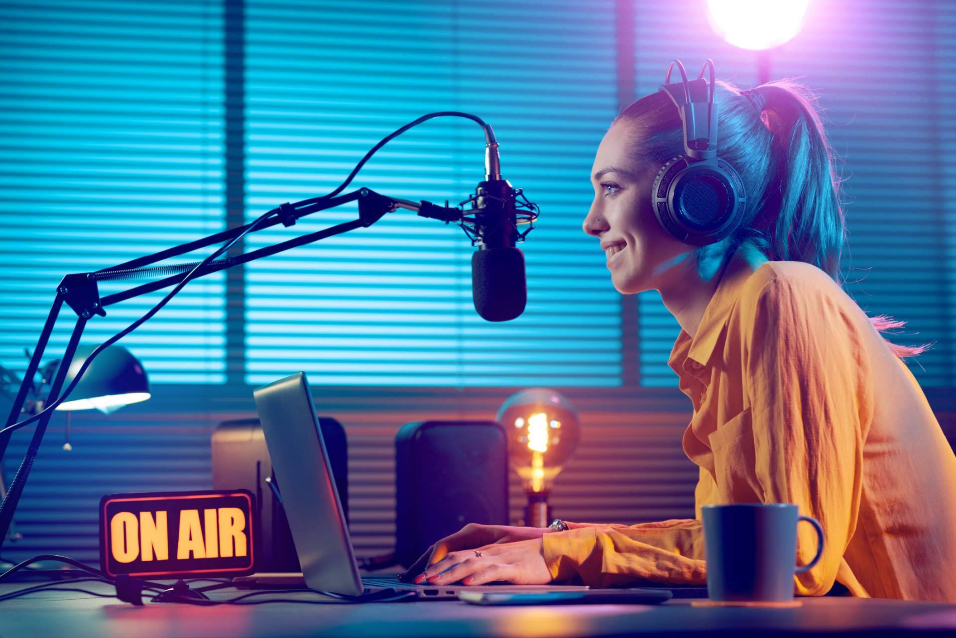 KISS FM es la perfecta combinación de música y noticias
