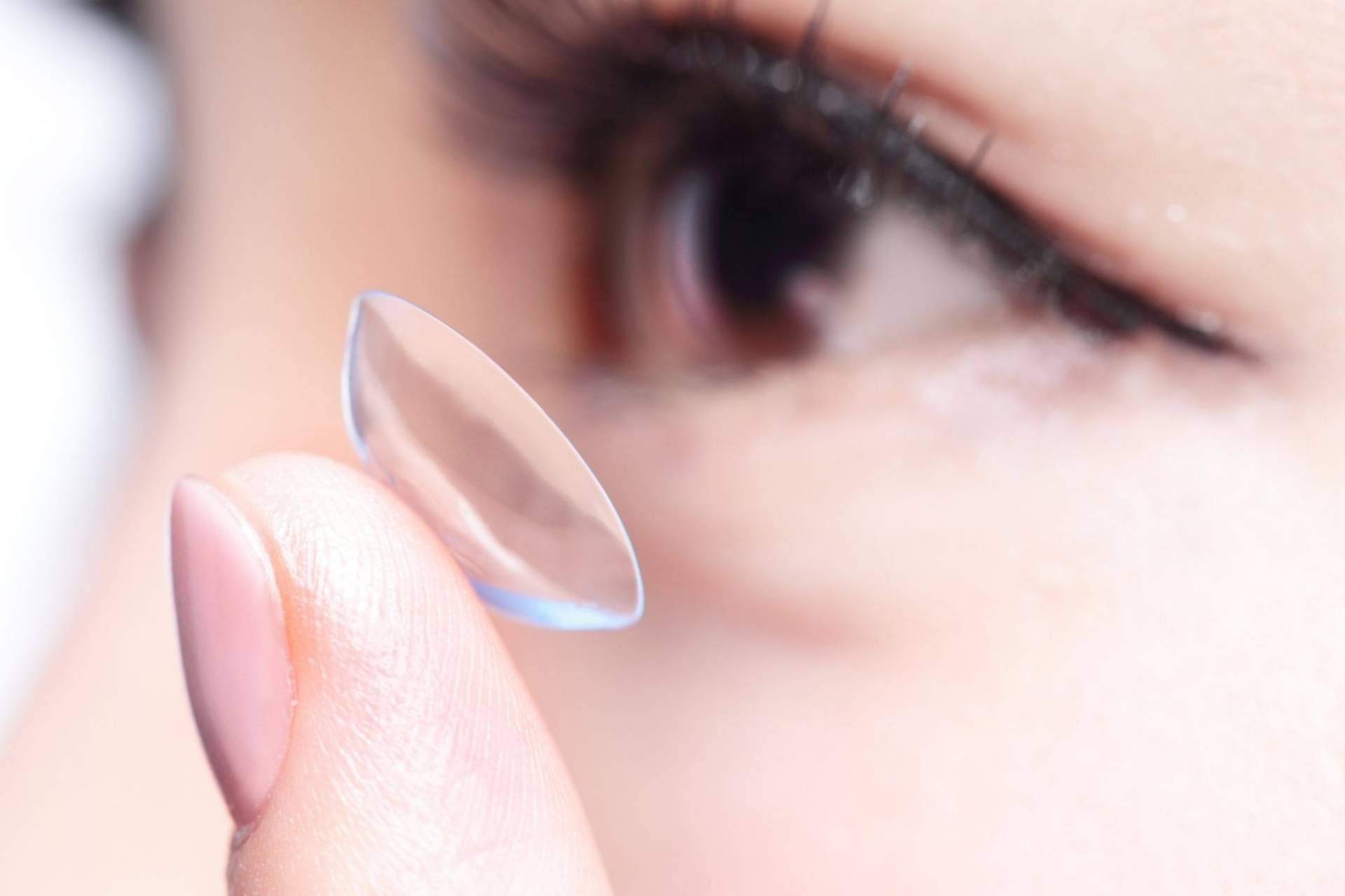 Las Lentillas Nocturnas Orto-K de BENALÚA ÓPTICA ayudan a reducir la miopía al dormir y a levantarse con una visión perfecta