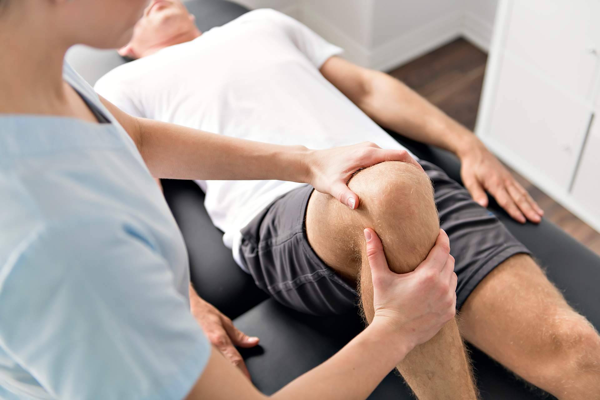 Vibra Bienestar indica las ventajas del tratamiento con fisioterapia de las lesiones de rodilla