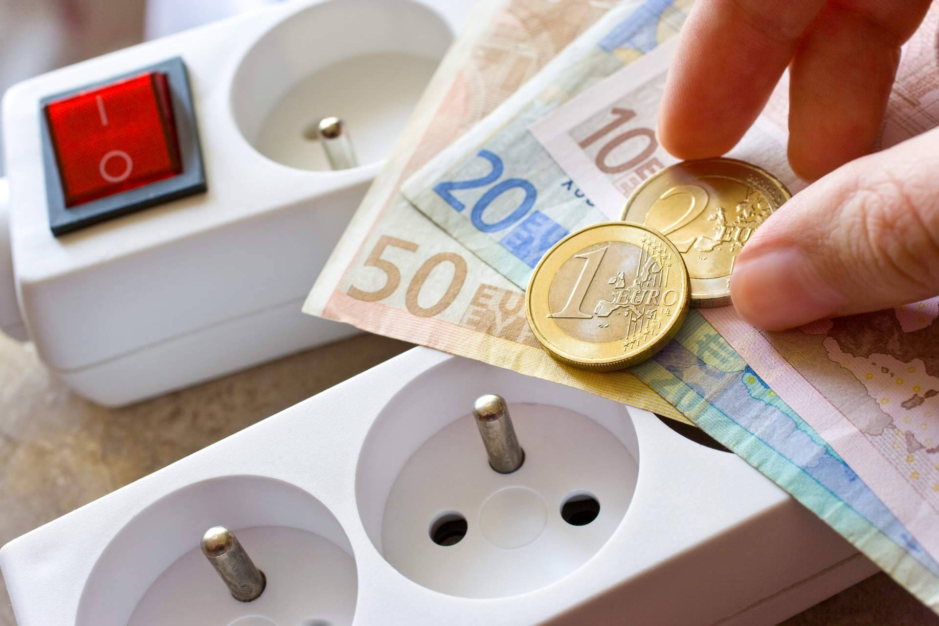 ¿Cómo pagar menos en la factura de la luz en época de constantes subidas?, por Energybox
