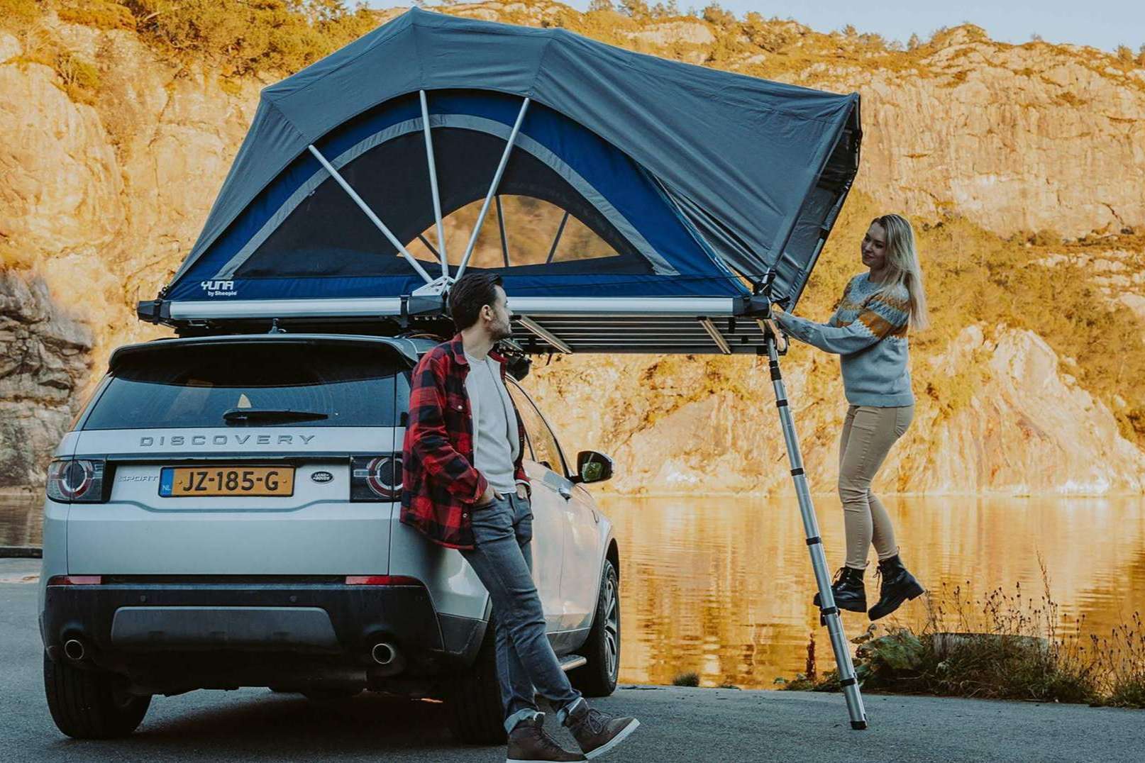 Camperizar fácilmente un coche con una tienda de techo de la empresa Foxcamper