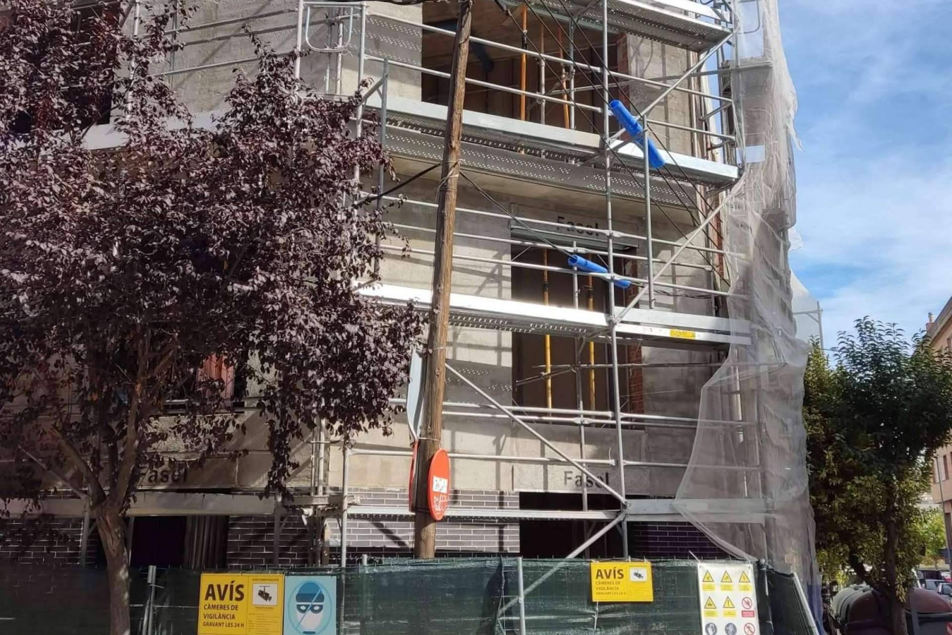 TusAndamiosBarcelona es una empresa que dispone de andamios de obra en Barcelona