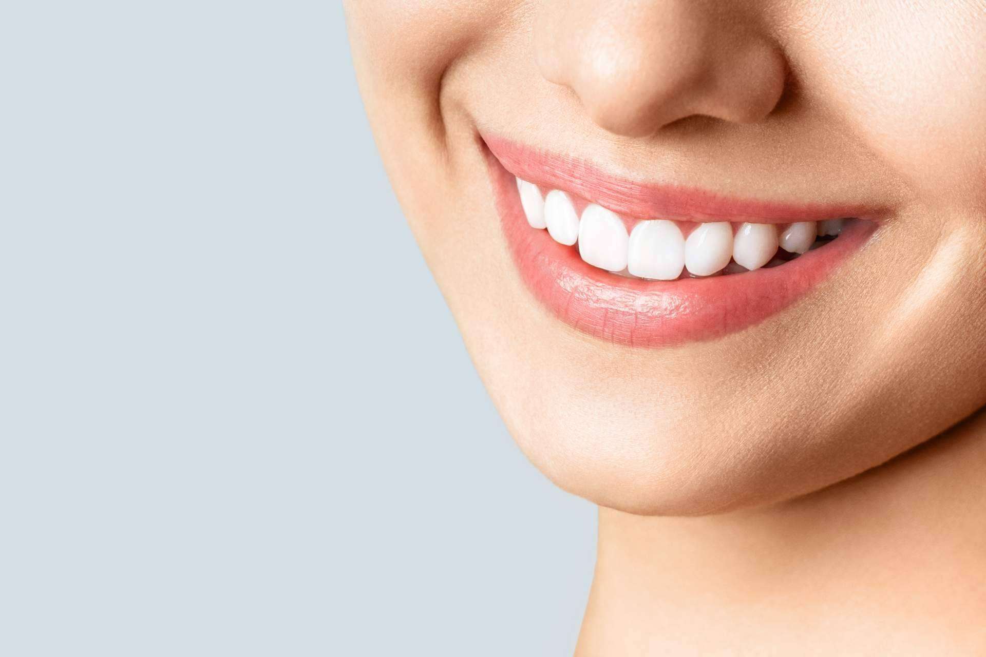 Recuperar la sonrisa gracias a los tratamientos de estética dental en Collblanc de Qualident
