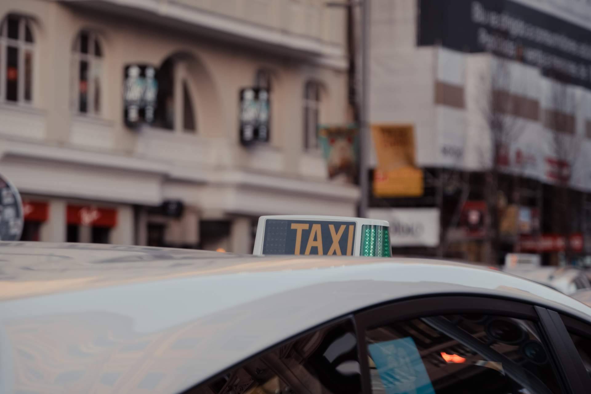 Taxi, transfer o VTC al aeropuerto de Madrid de la mano de Nordisk Taxi