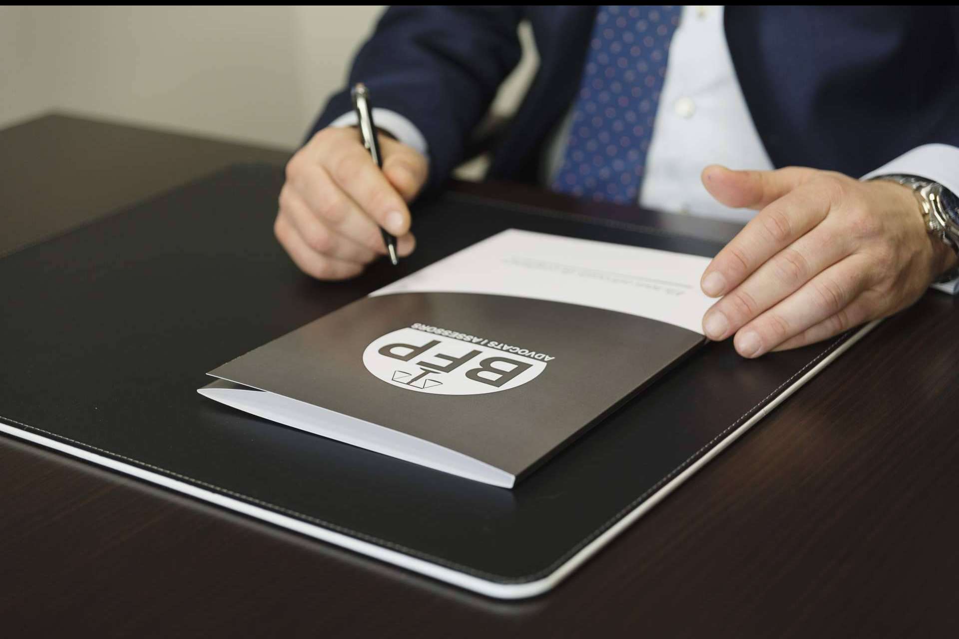 Para la tramitación de la herencia, se puede contactar con los especialistas en derecho de sucesiones de BFP Abogados ante cualquier duda o conflicto