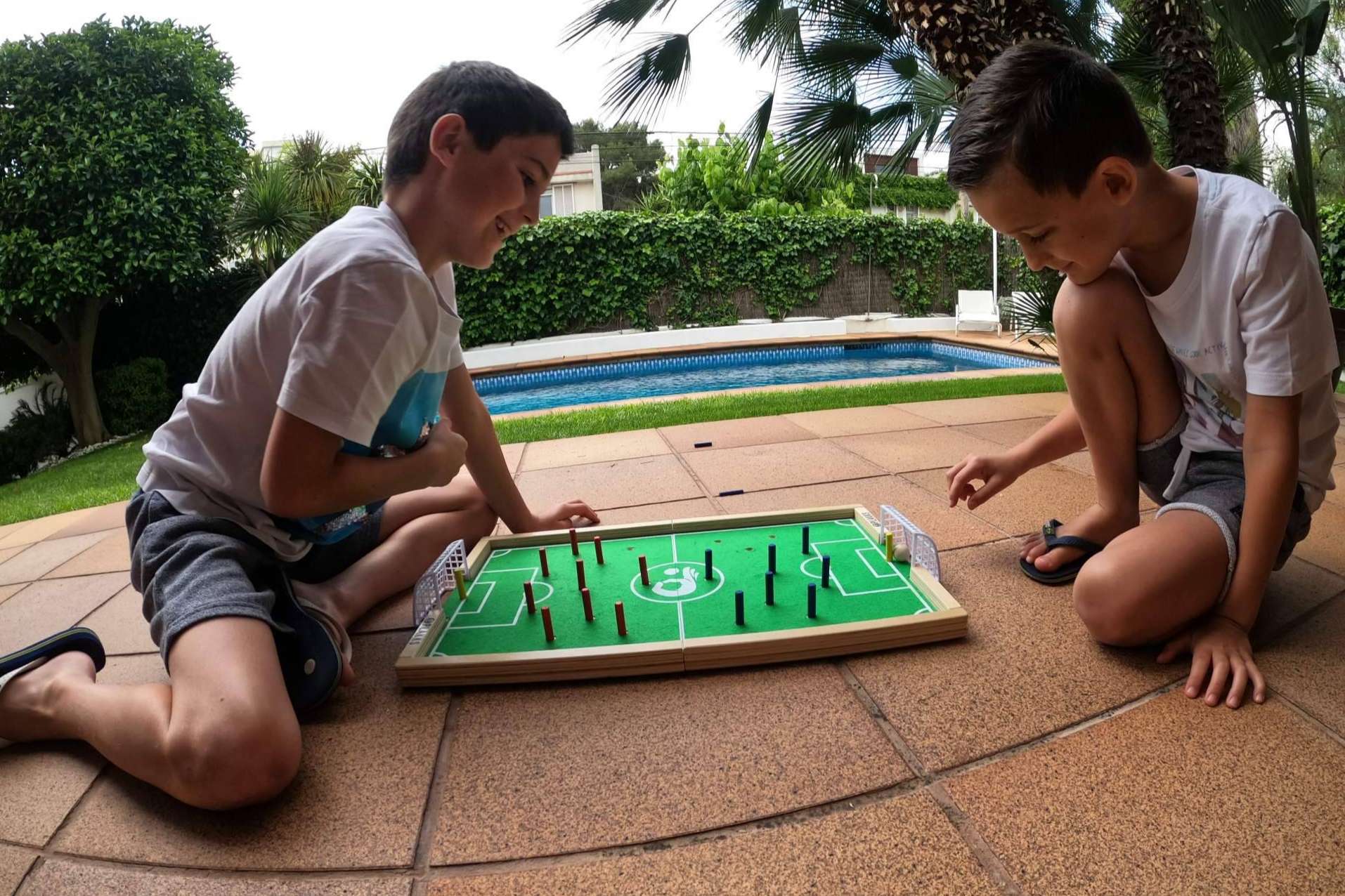 Los futbolistas y famosos que han jugado a PLAKKS, el juego de mesa que ha revolucionado el fútbol