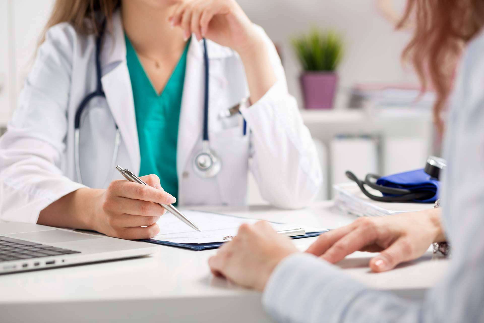 Traducción médica de la mano de Okomeds, de Okodia