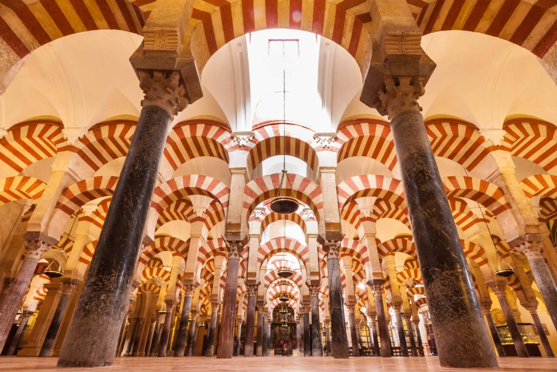 ¿Por qué hay que visitar Córdoba a través de APIT Córdoba y sus visitas guiadas?