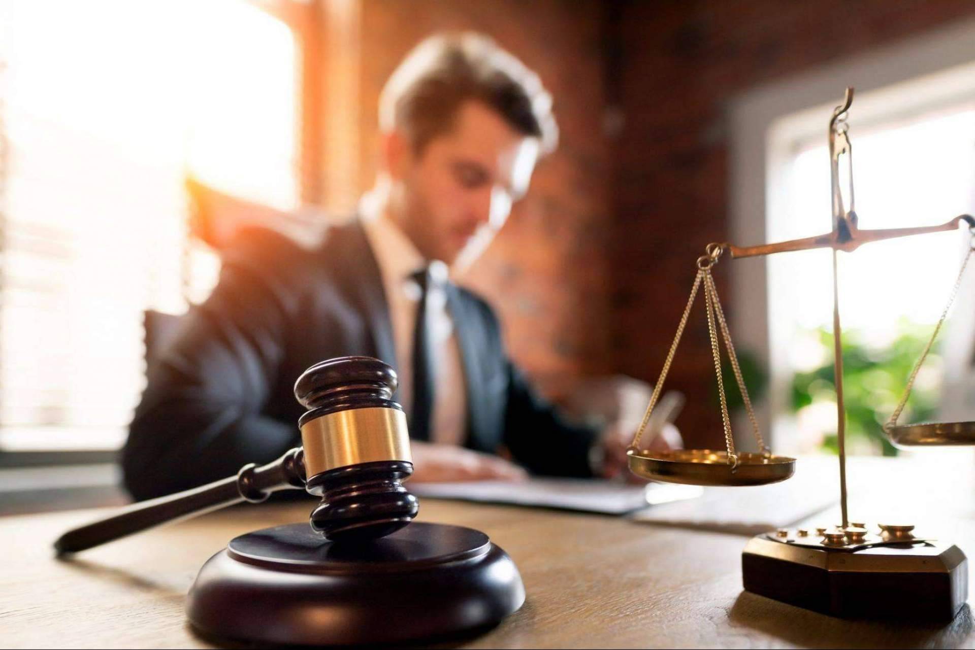 Los trámites habituales en los que puede ayudar un abogado, por Alcalde Abogados