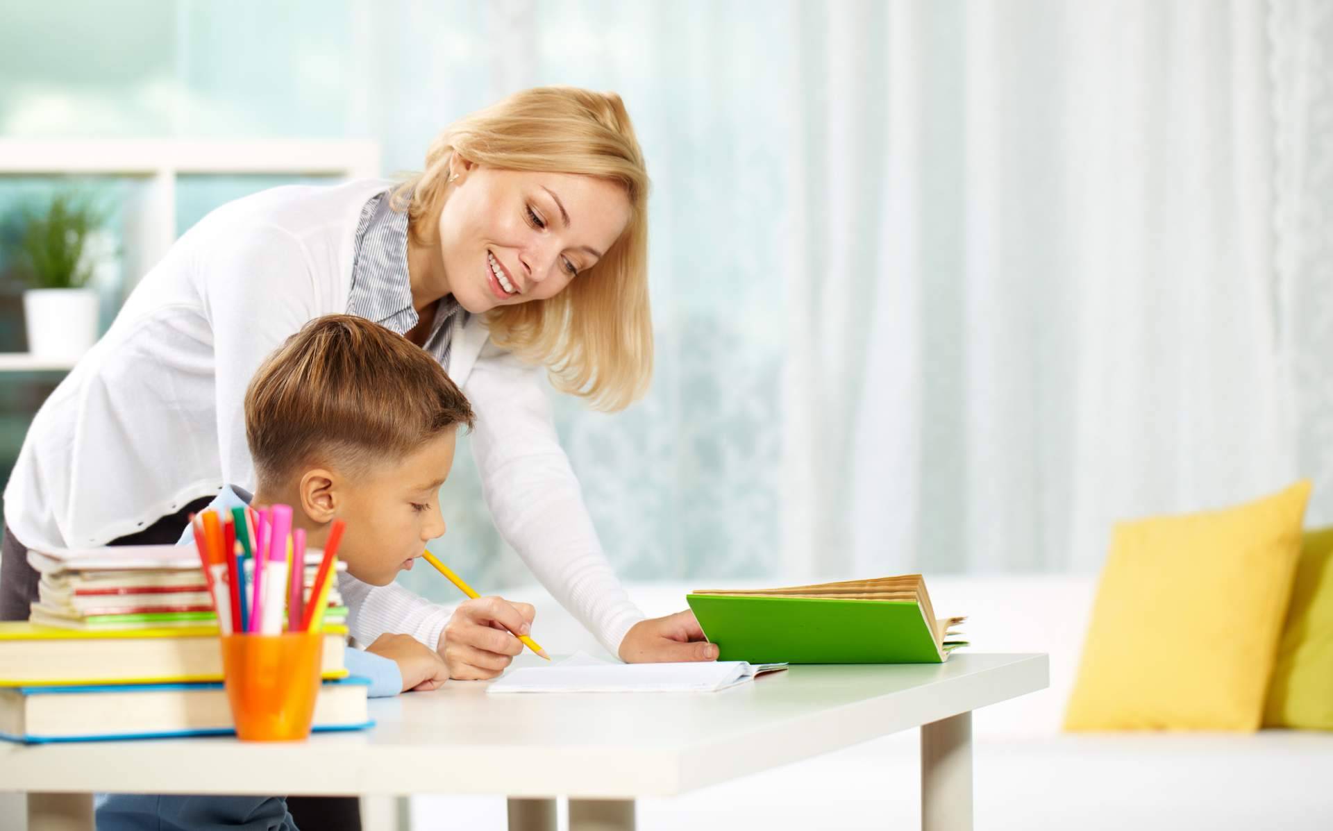 Encontrar academias de apoyo escolar a través de academias.com