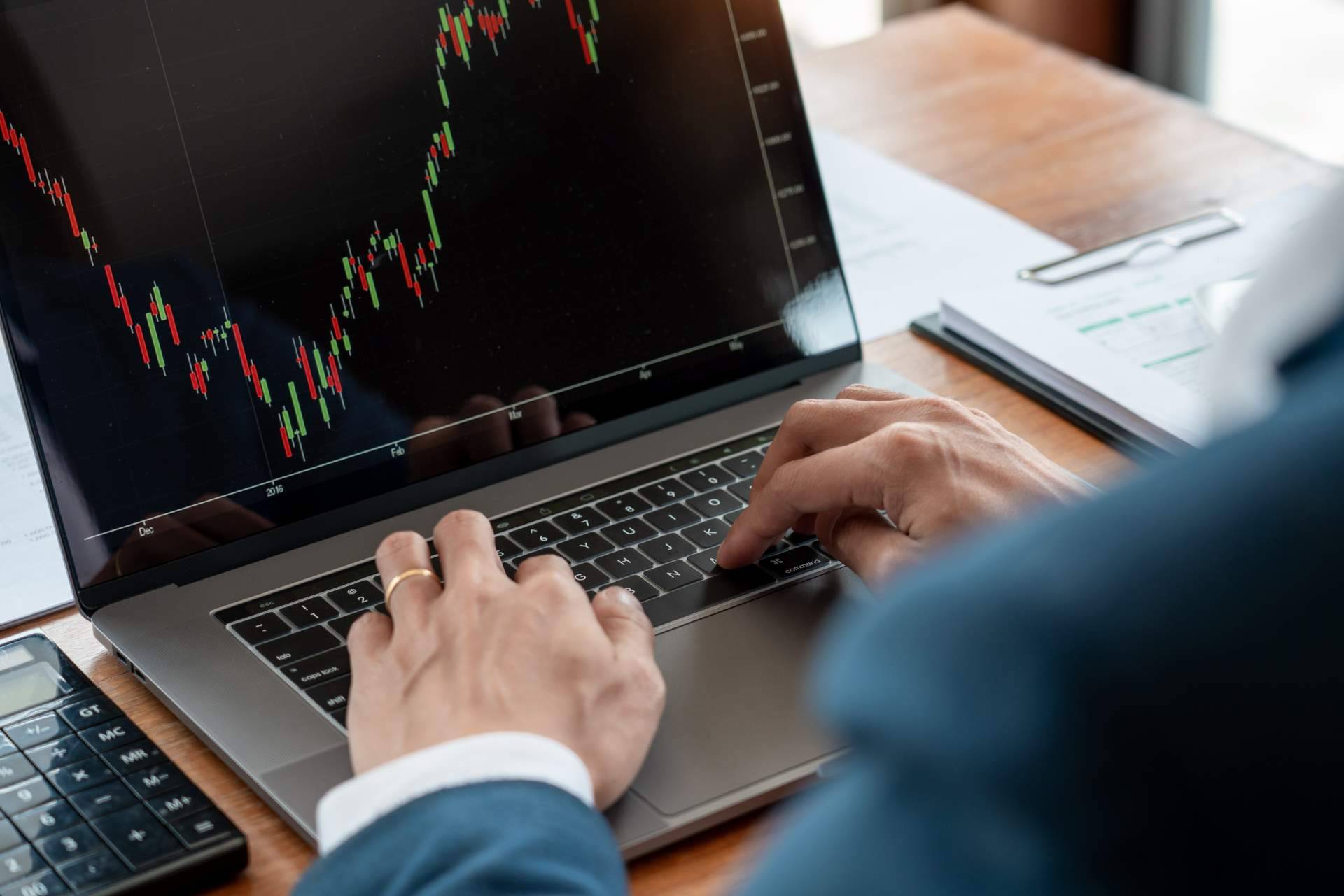 Juan Manuel García, experto en trading profesional con más de 10 años de experiencia