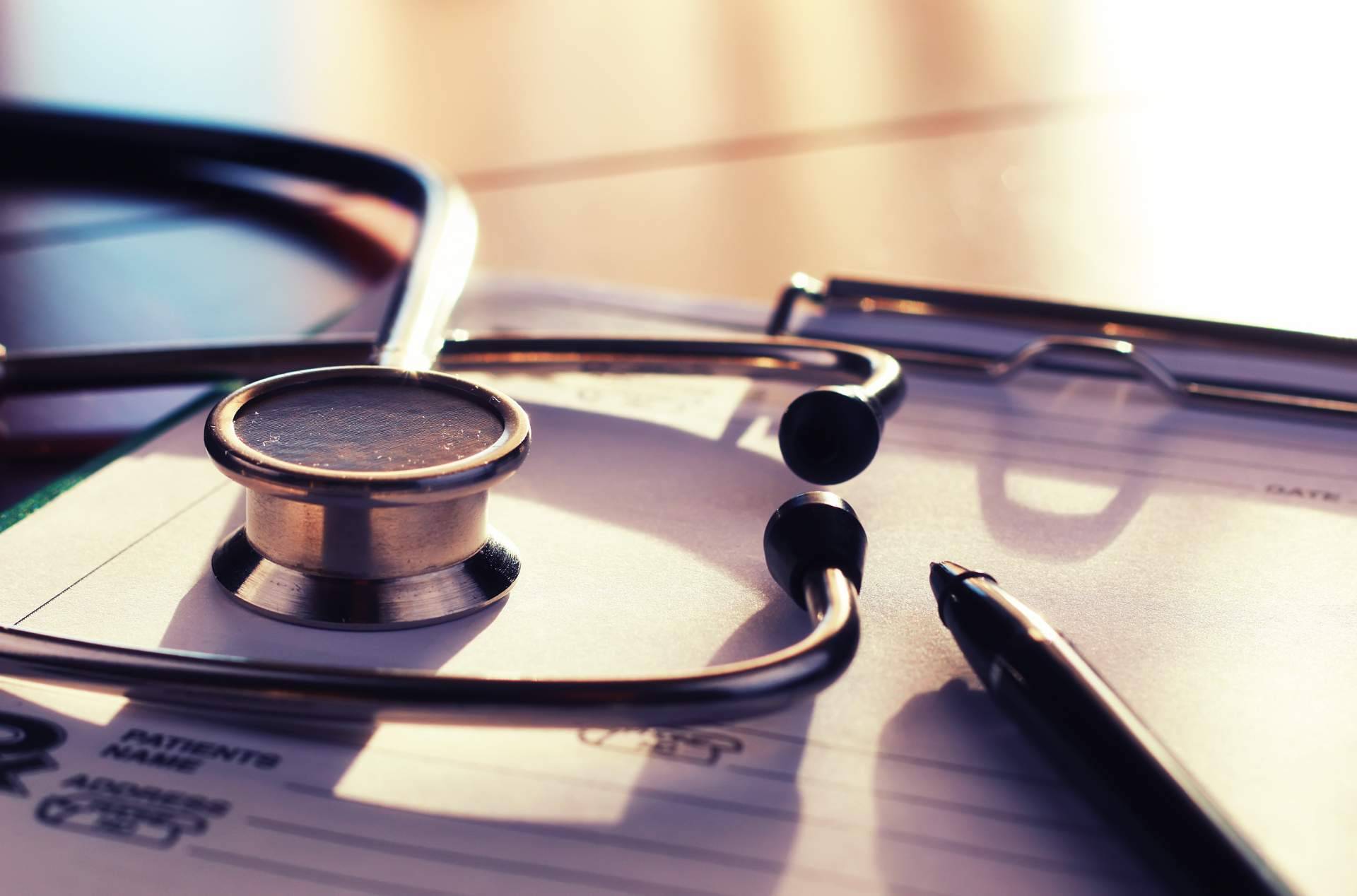 Ahorrar tiempo y esperas contratando un seguro médico