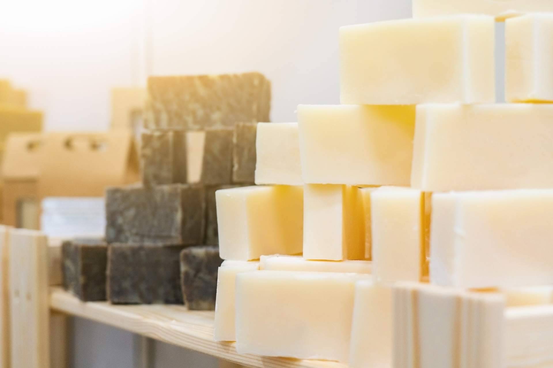 Sara Sierra informa sobre la cosmética sólida para reducir el uso de envases