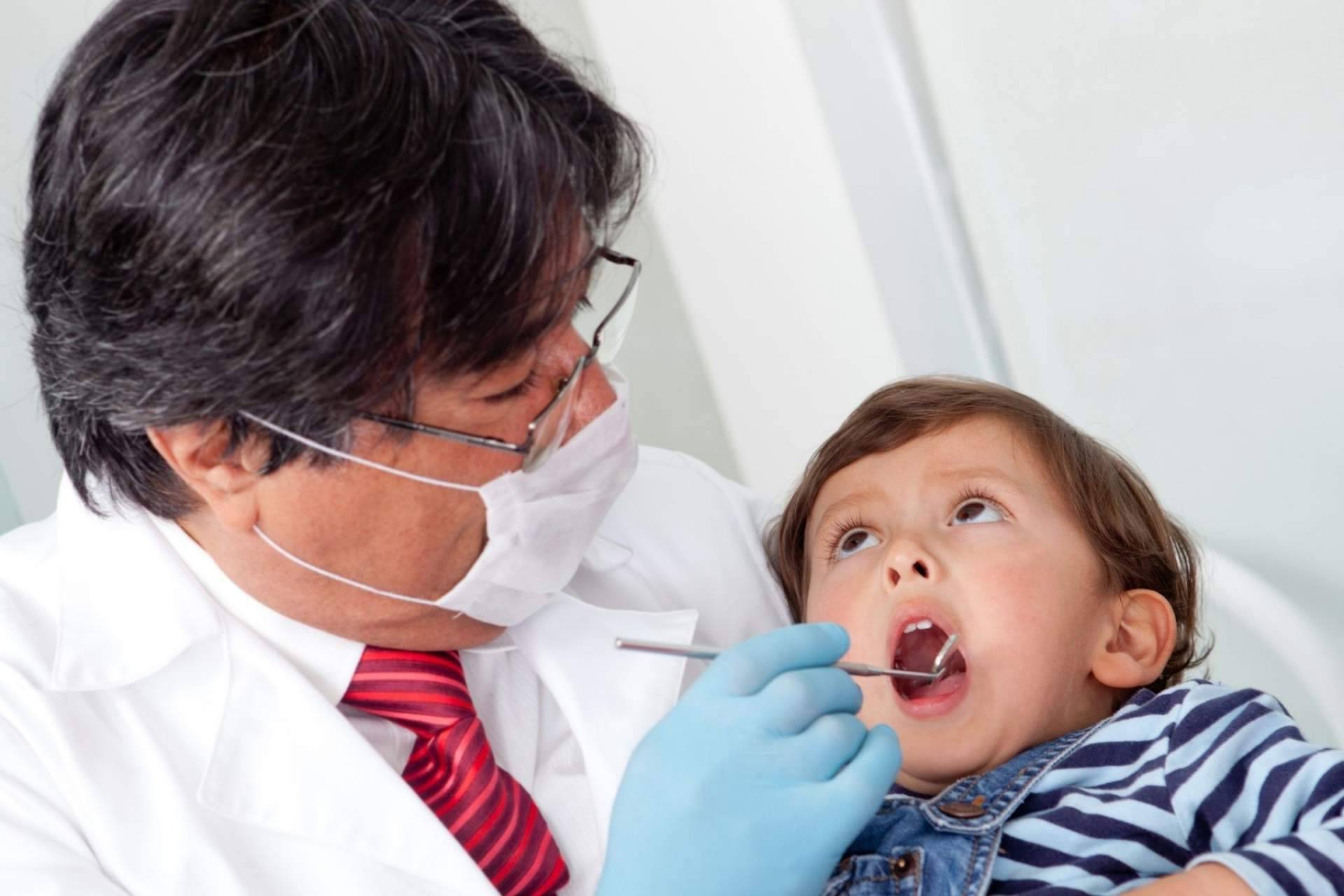 ¿Cuándo visitar al dentista?, odontopediatría de la mano de Implant Clinics