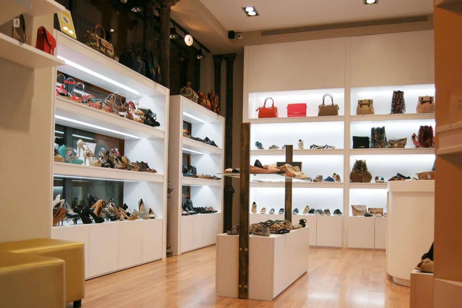 ¿Cuáles son las ventajas de comprar calzado en las tiendas de la ciudad?, por Gloss