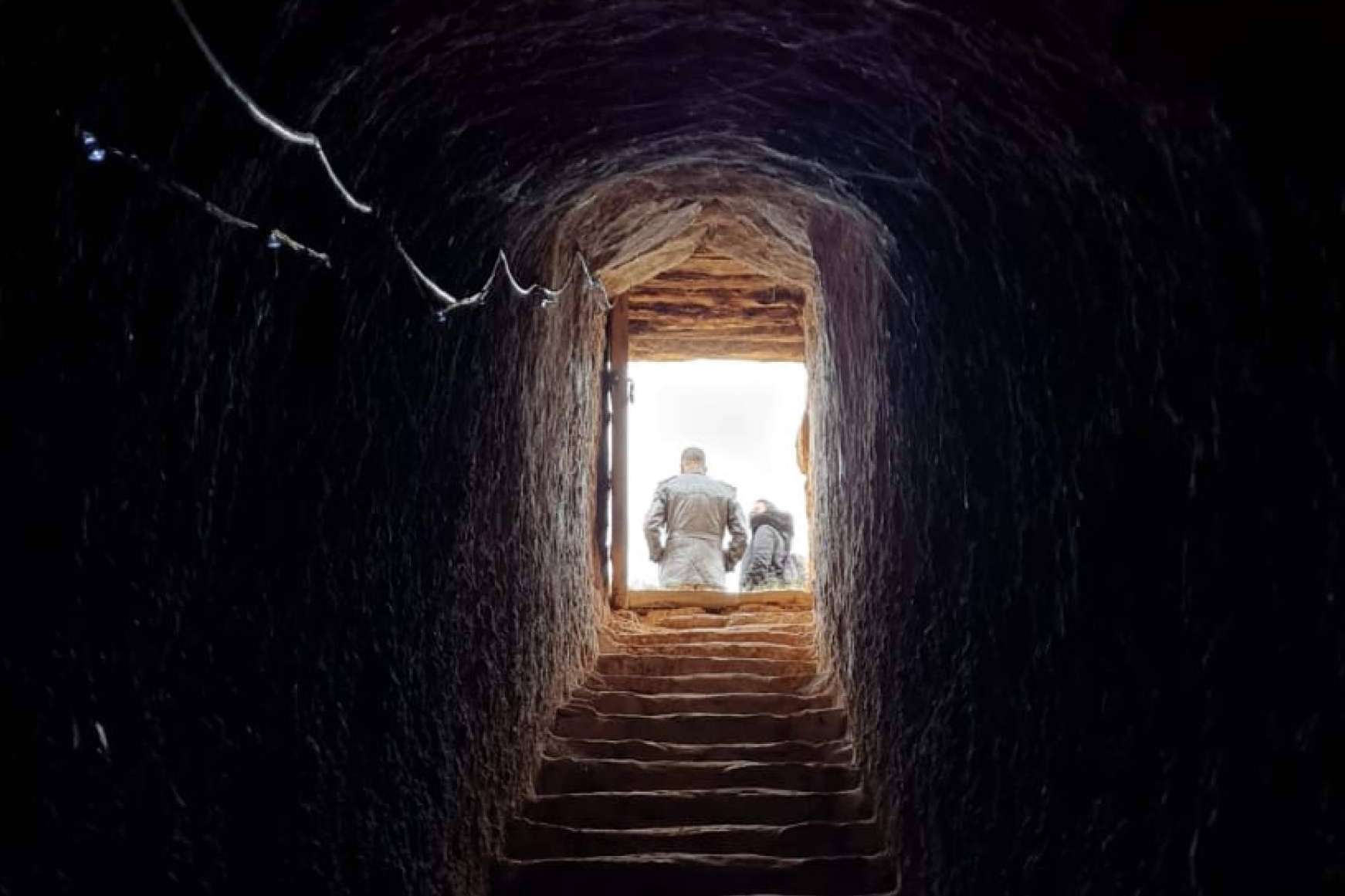 Catas de vino en la bodega subterránea de Envero Tinto en Soria