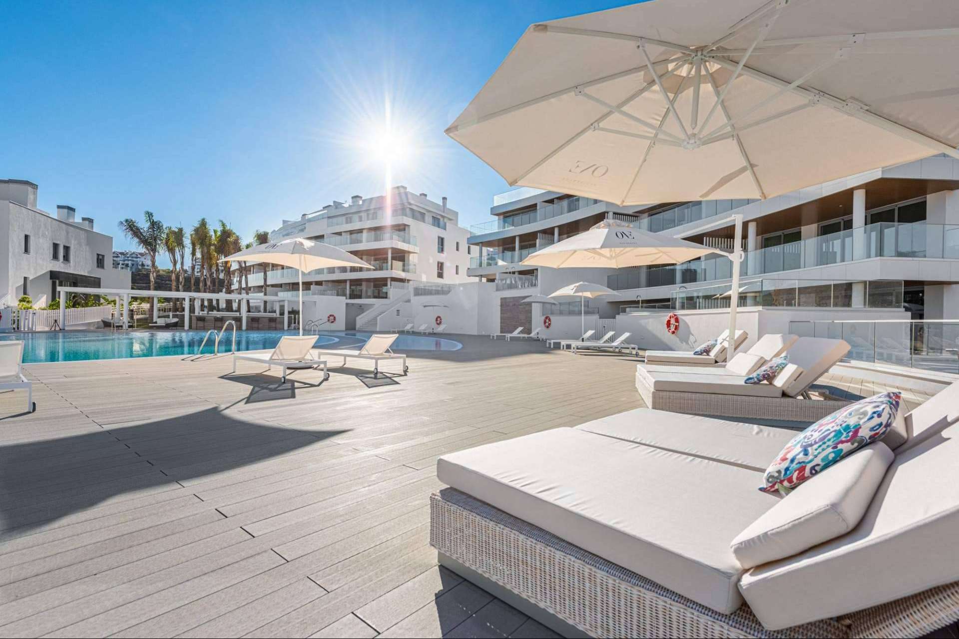 Asesoramiento para adquirir inmuebles en la Costa del Sol, con la ayuda del departamento de promoción y obra nueva de LV Real Estate & Architecture
