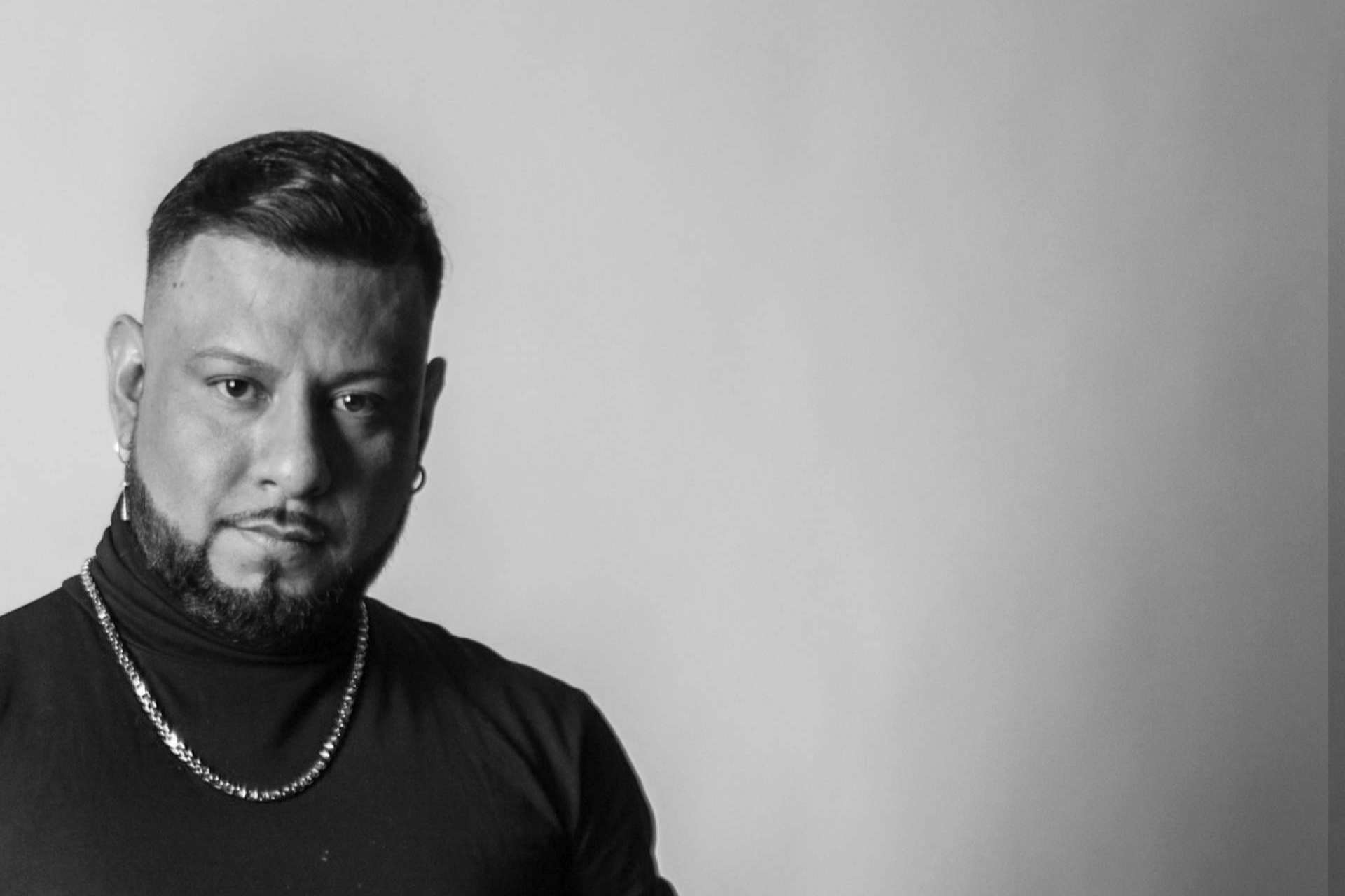 De la bachata fusión a los mocasines exclusivos con Carlos Espinosa