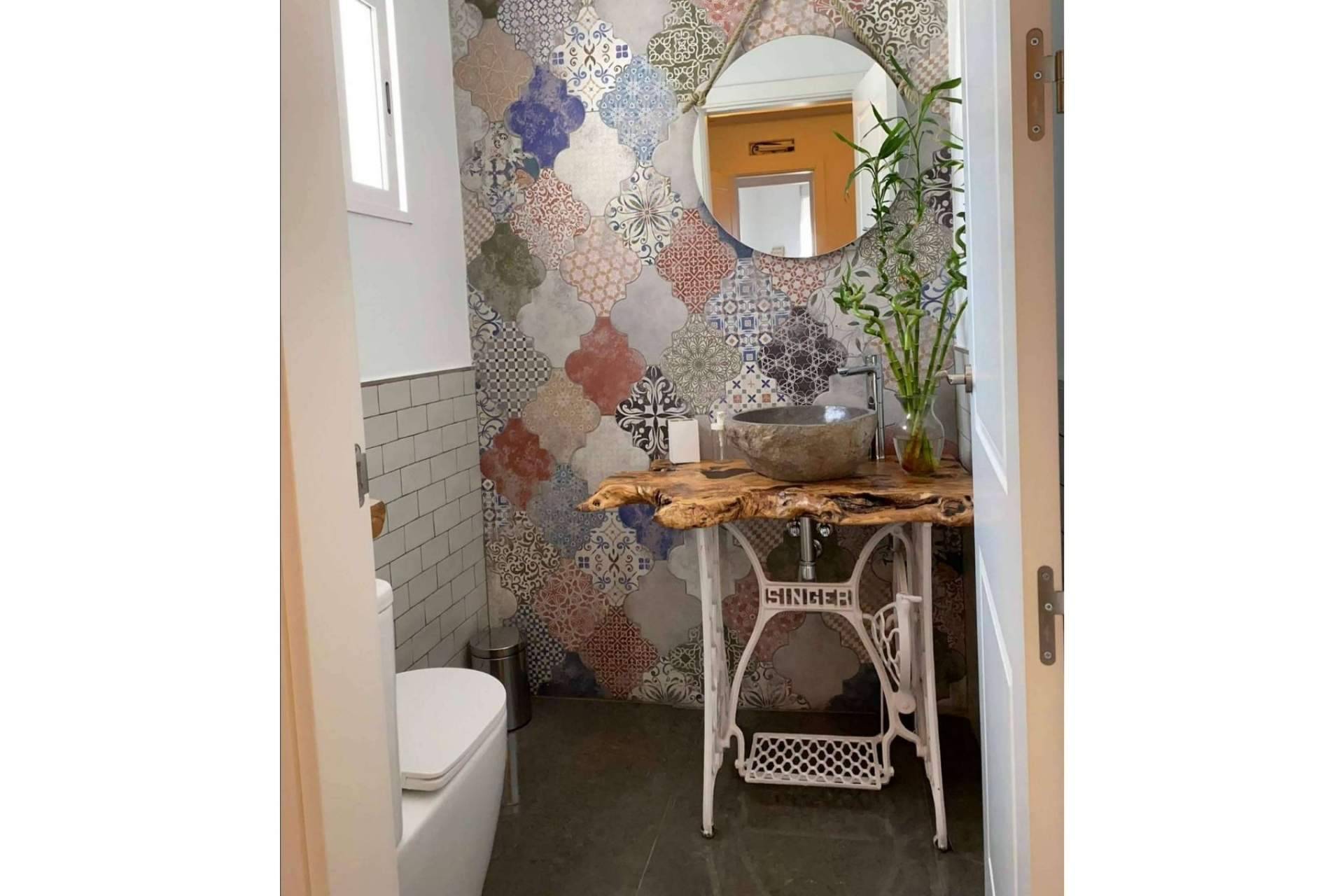 Un toque natural y elegante para el baño de la mano de Encimeras de Olivo
