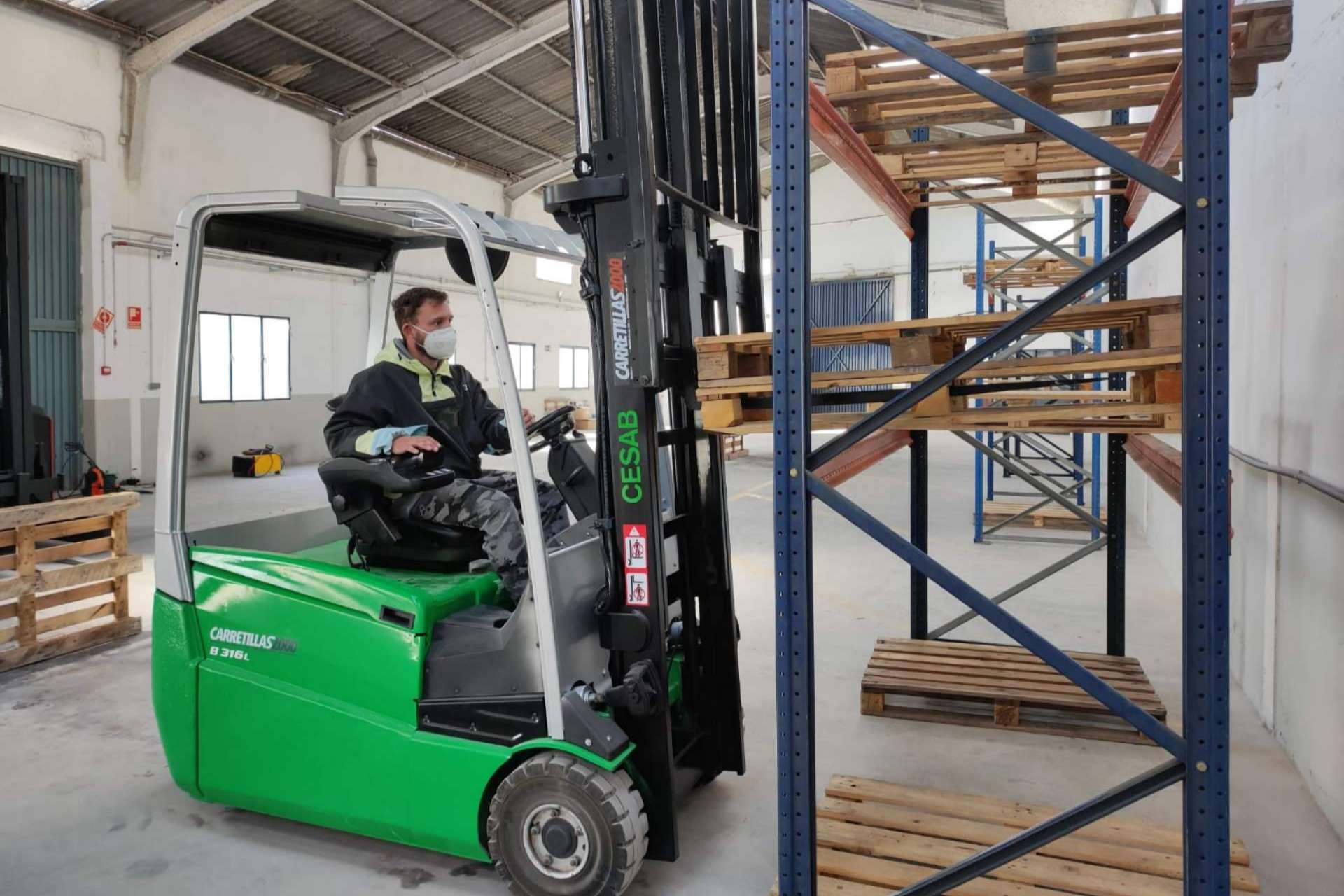 Curso TPC para Aparatos Elevadores vs curso PRL para Carretillas Elevadoras, según Fadecom