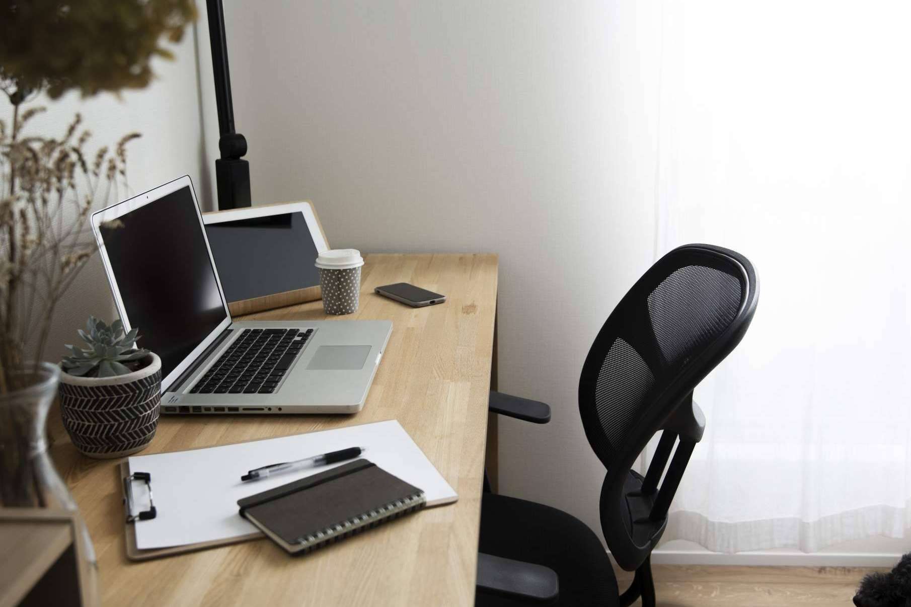 Los muebles necesarios para acondicionar un espacio ideal para el teletrabajo