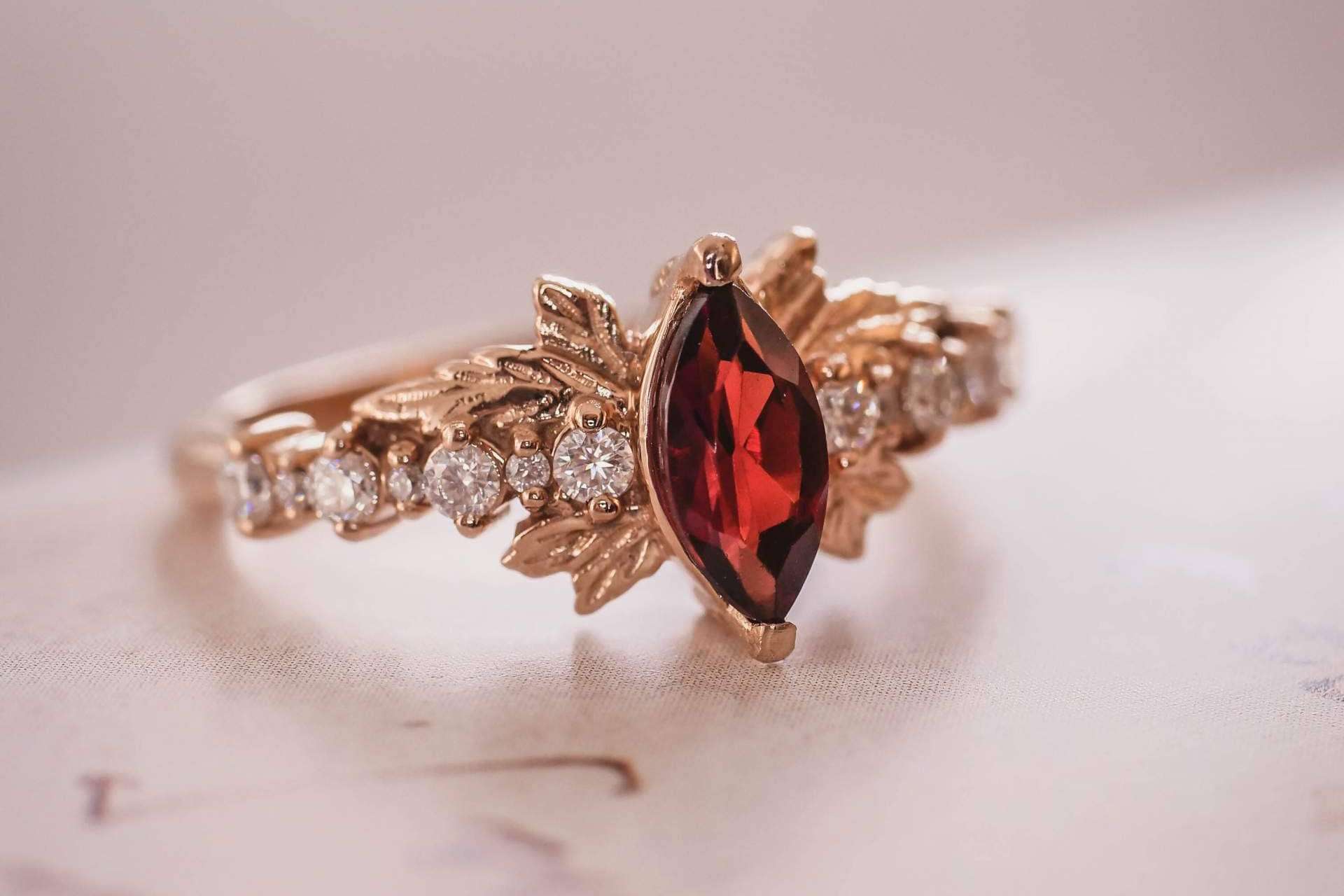 Eden Garden Jewelry, la empresa familiar que elabora anillos de compromiso a personas del mundo entero