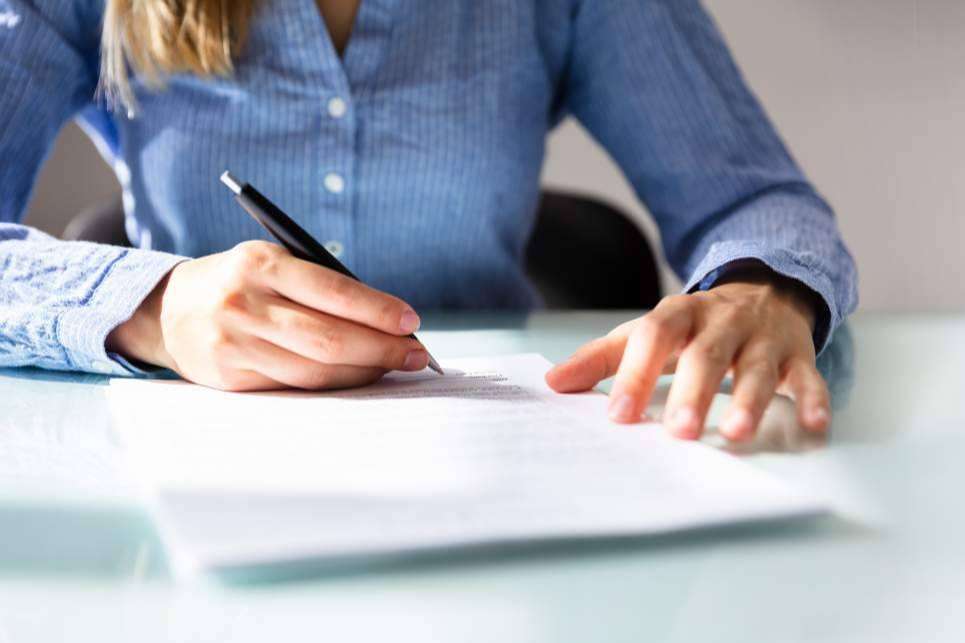 Los aspectos básicos a tener en cuenta antes, durante y después de firmar un contrato de trabajo