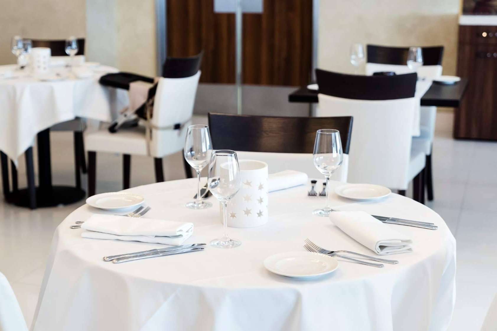 Encontrar el mejor mantel para un restaurante con SM Decoración