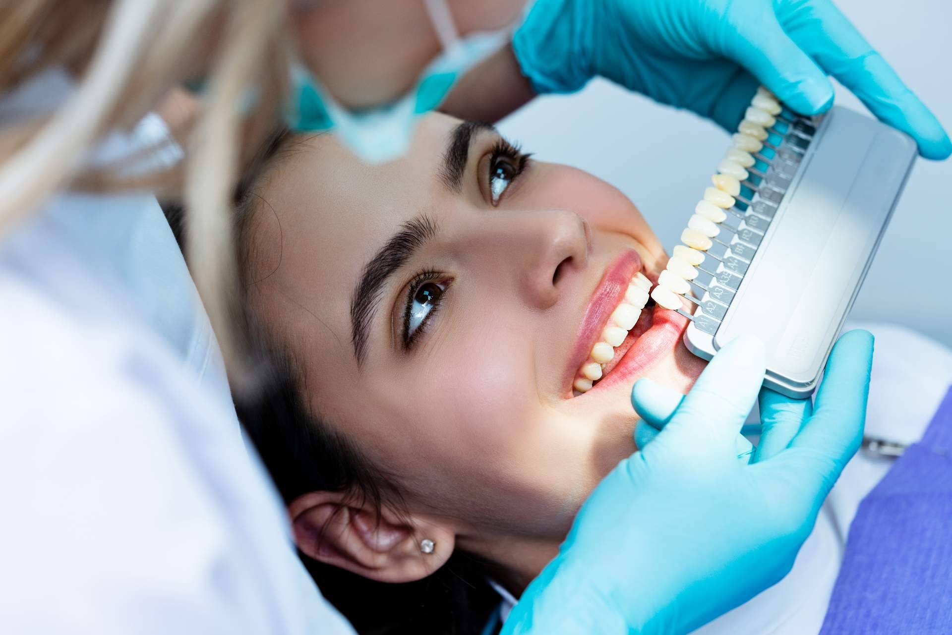 Policlínica ICD ofrece servicios de limpieza dental y blanqueamiento