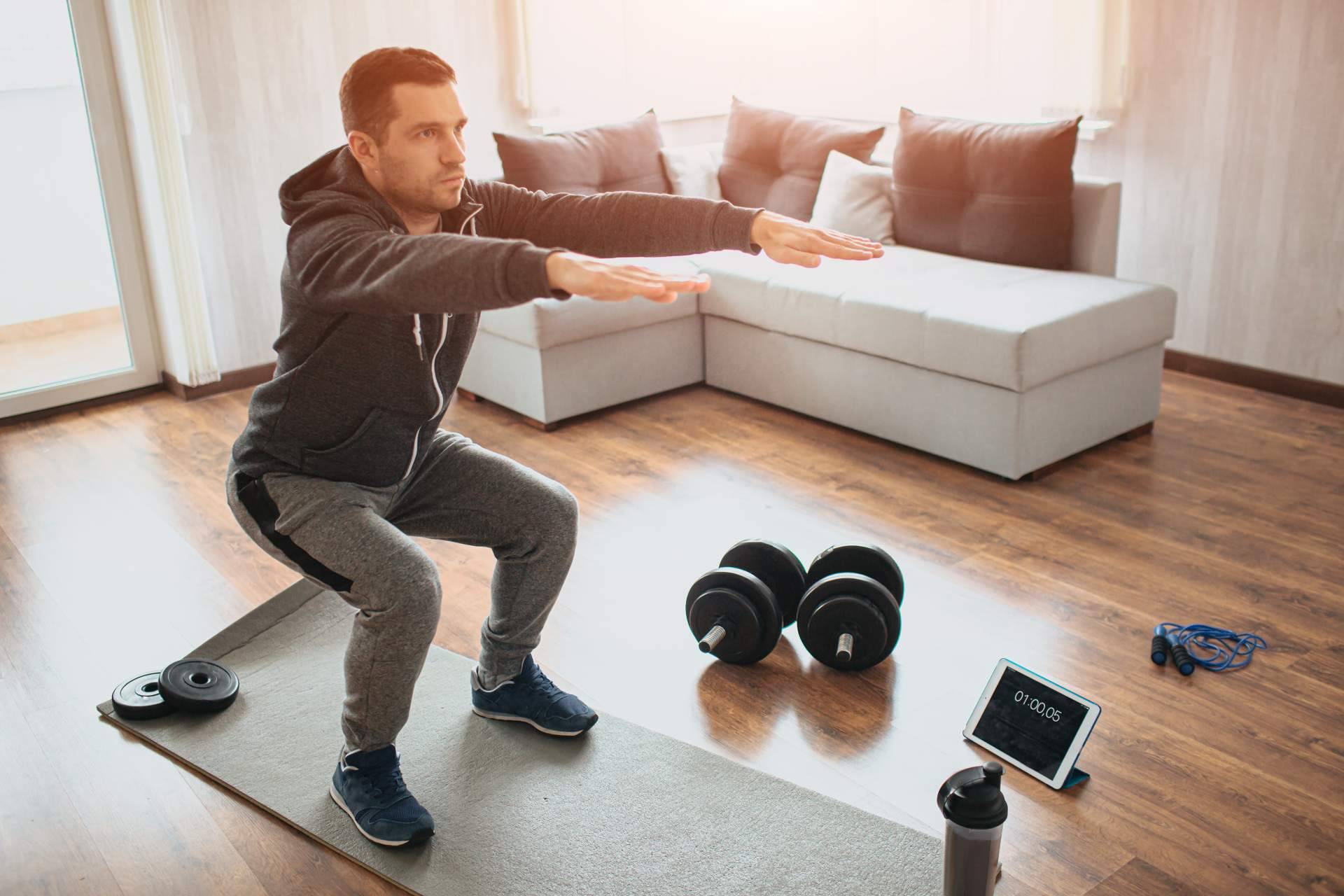 Entrenar en casa con un gimnasio equipado propio a través de PROGES