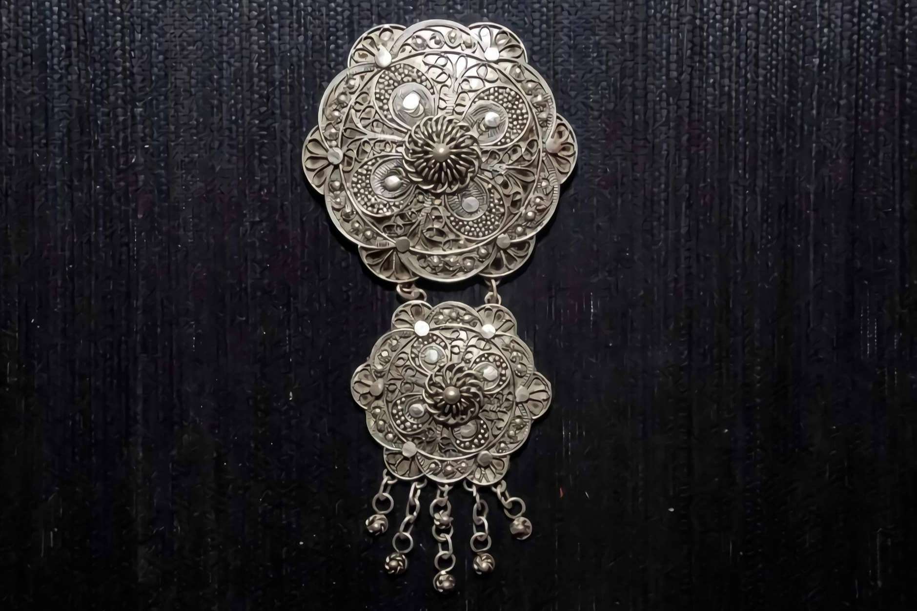 Broches para ropa de lujo de la mano de Aldabón Luxury